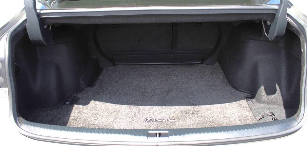 2016 Silver Lexus IS 200t 200t (JTHBA1D22G5) with an 2.0L I4 Turbocharger 2.0L I4 engine, Automatic 8-Speed transmission, located at 4301 NW 39th , Oklahoma City, OK, 73112, (405) 949-5600, 35.512135, -97.598671 - NO DRIVERS LICENCE NO - FULL COVERAGE INSURANCE-NO CREDIT CHECK. COME ON OVER TO SUPER SPORTS AND TAKE A LOOK AND TEST DRIVE PLEASE GIVE US A CALL AT (405) 949-5600. NO LICENCIA DE MANEJAR - NO SEGURO DE COBERTURA TOTAL - NO VERIFICACION DE CREDITO. POR FAVOR VENGAN A SUPERSPORTS, ECH - Photo#12