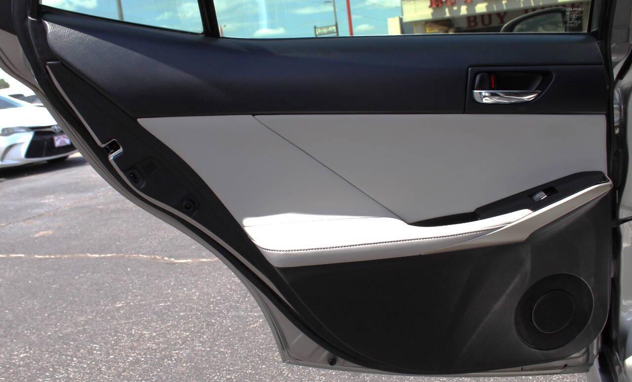 2016 Silver Lexus IS 200t 200t (JTHBA1D22G5) with an 2.0L I4 Turbocharger 2.0L I4 engine, Automatic 8-Speed transmission, located at 4301 NW 39th , Oklahoma City, OK, 73112, (405) 949-5600, 35.512135, -97.598671 - NO DRIVERS LICENCE NO - FULL COVERAGE INSURANCE-NO CREDIT CHECK. COME ON OVER TO SUPER SPORTS AND TAKE A LOOK AND TEST DRIVE PLEASE GIVE US A CALL AT (405) 949-5600. NO LICENCIA DE MANEJAR - NO SEGURO DE COBERTURA TOTAL - NO VERIFICACION DE CREDITO. POR FAVOR VENGAN A SUPERSPORTS, ECH - Photo#14