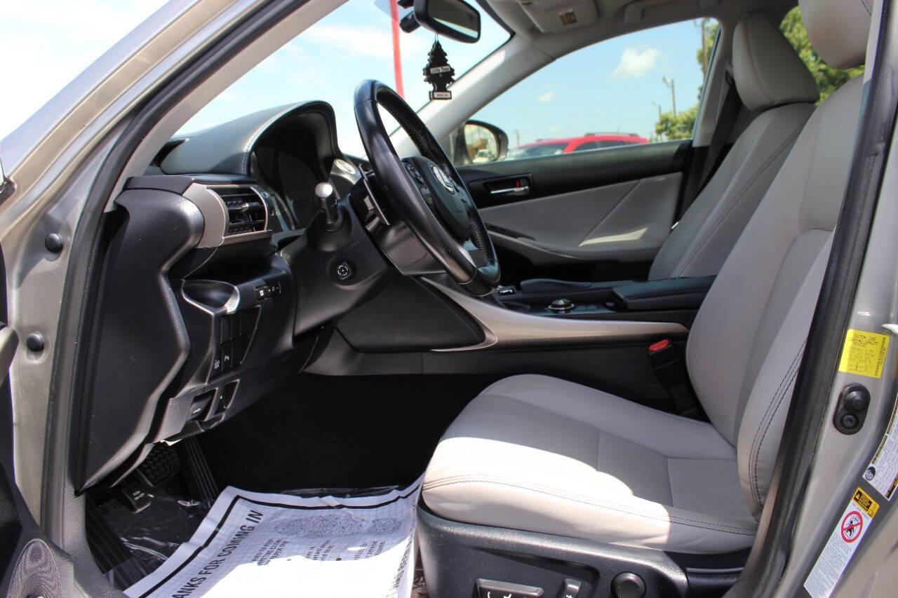 2016 Silver Lexus IS 200t 200t (JTHBA1D22G5) with an 2.0L I4 Turbocharger 2.0L I4 engine, Automatic 8-Speed transmission, located at 4301 NW 39th , Oklahoma City, OK, 73112, (405) 949-5600, 35.512135, -97.598671 - NO DRIVERS LICENCE NO - FULL COVERAGE INSURANCE-NO CREDIT CHECK. COME ON OVER TO SUPER SPORTS AND TAKE A LOOK AND TEST DRIVE PLEASE GIVE US A CALL AT (405) 949-5600. NO LICENCIA DE MANEJAR - NO SEGURO DE COBERTURA TOTAL - NO VERIFICACION DE CREDITO. POR FAVOR VENGAN A SUPERSPORTS, ECH - Photo#15