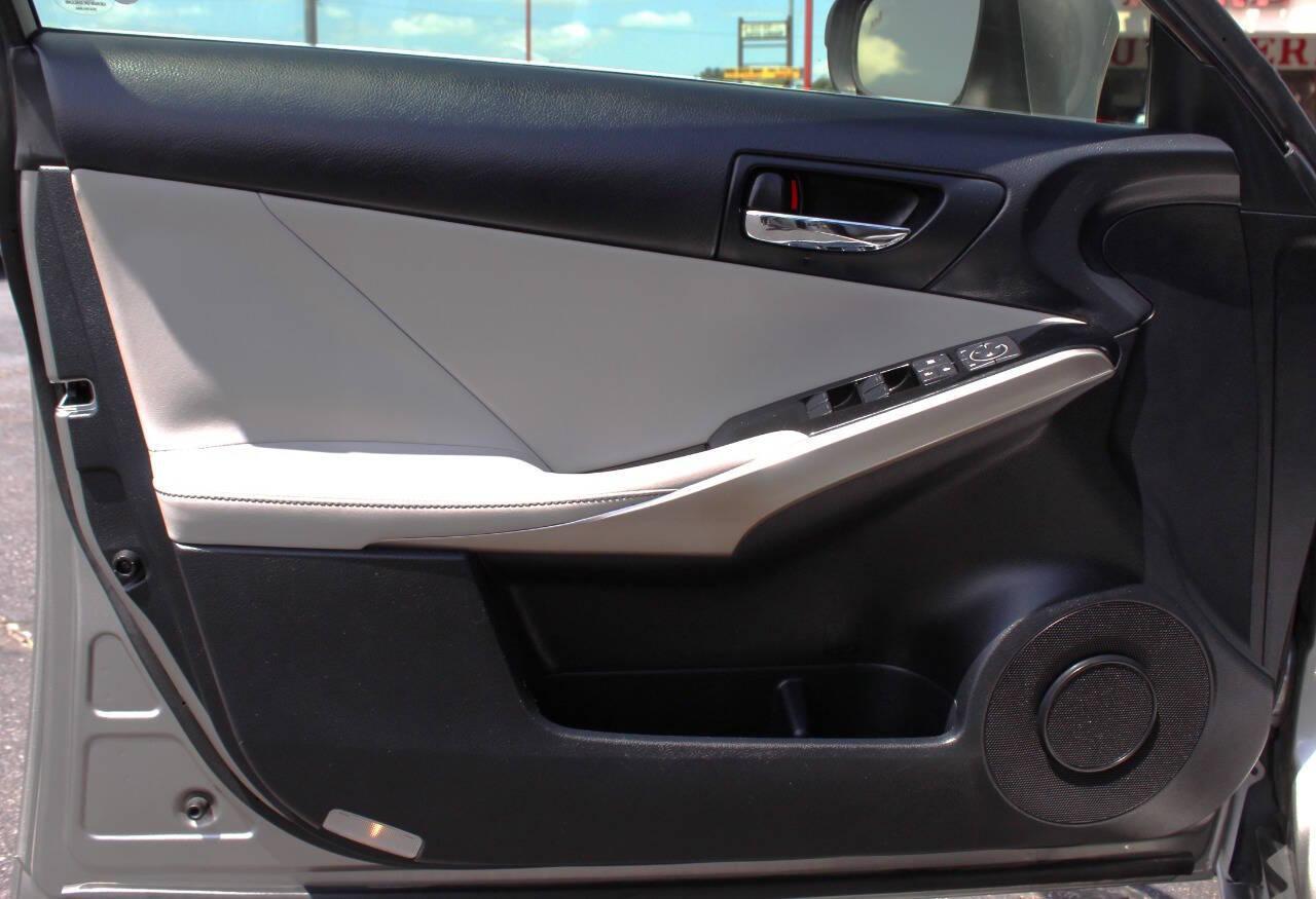 2016 Silver Lexus IS 200t 200t (JTHBA1D22G5) with an 2.0L I4 Turbocharger 2.0L I4 engine, Automatic 8-Speed transmission, located at 4301 NW 39th , Oklahoma City, OK, 73112, (405) 949-5600, 35.512135, -97.598671 - NO DRIVERS LICENCE NO - FULL COVERAGE INSURANCE-NO CREDIT CHECK. COME ON OVER TO SUPER SPORTS AND TAKE A LOOK AND TEST DRIVE PLEASE GIVE US A CALL AT (405) 949-5600. NO LICENCIA DE MANEJAR - NO SEGURO DE COBERTURA TOTAL - NO VERIFICACION DE CREDITO. POR FAVOR VENGAN A SUPERSPORTS, ECH - Photo#16