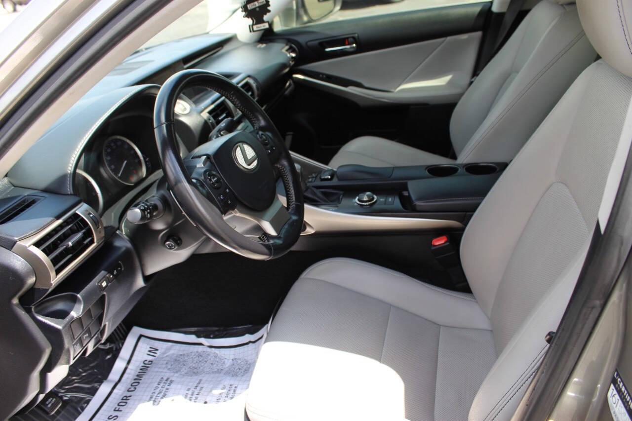 2016 Silver Lexus IS 200t 200t (JTHBA1D22G5) with an 2.0L I4 Turbocharger 2.0L I4 engine, Automatic 8-Speed transmission, located at 4301 NW 39th , Oklahoma City, OK, 73112, (405) 949-5600, 35.512135, -97.598671 - NO DRIVERS LICENCE NO - FULL COVERAGE INSURANCE-NO CREDIT CHECK. COME ON OVER TO SUPER SPORTS AND TAKE A LOOK AND TEST DRIVE PLEASE GIVE US A CALL AT (405) 949-5600. NO LICENCIA DE MANEJAR - NO SEGURO DE COBERTURA TOTAL - NO VERIFICACION DE CREDITO. POR FAVOR VENGAN A SUPERSPORTS, ECH - Photo#17