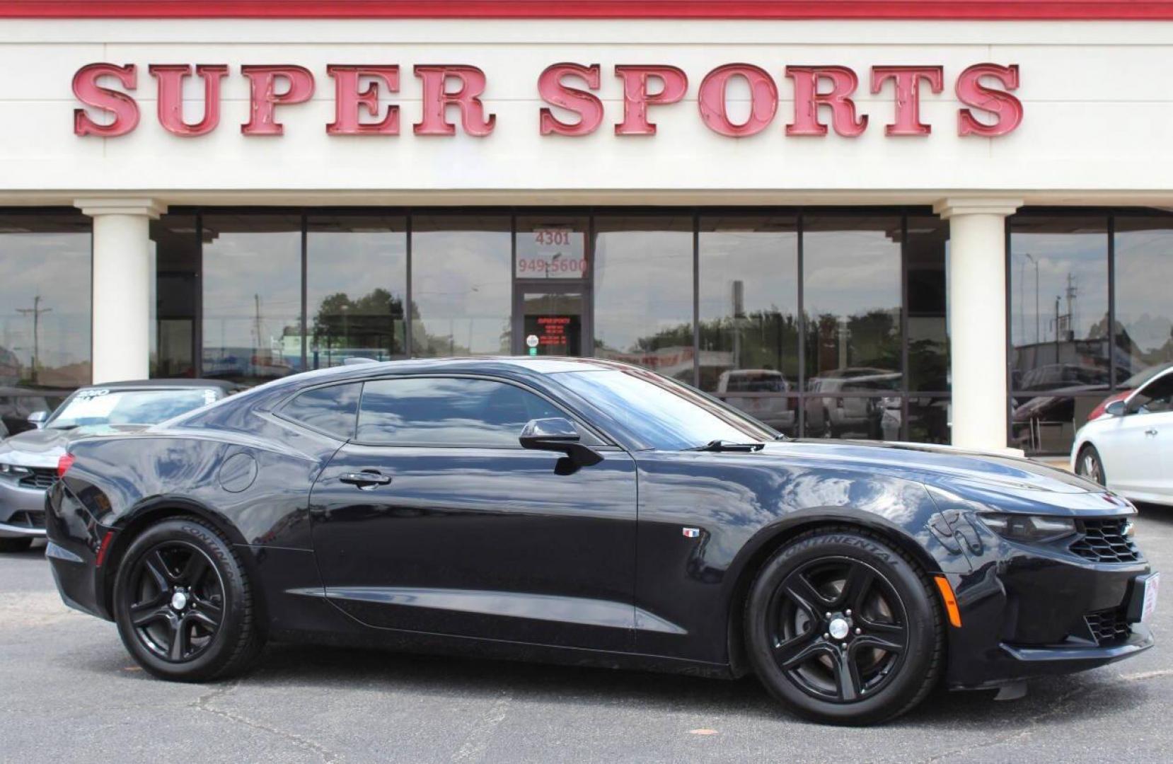 2022 Black Chevrolet Camaro 1LT Coupe (1G1FB1RX1N0) with an 2.0L L4 DOHC 16V TURBO engine, 6M transmission, located at 4301 NW 39th , Oklahoma City, OK, 73112, (405) 949-5600, 35.512135, -97.598671 - NO DRIVERS LICENCE -NO FULL COVERAGE INSURANCE - NO CREDIT CHECK. COME ON OVER TO SUPERSPORTS, TAKE A LOOK AND TEST DRIVE. PLEASE GIVE US A CALL AT (405) 949-5600. NO LICENCIA DE CONDUCIR - NO SEGURO DE COBERTURA TOTAL - NO VERIFICACION DE CREDITO. VISITENOS EN SUPERSPORTS, MIRE NUESTRO - Photo#2