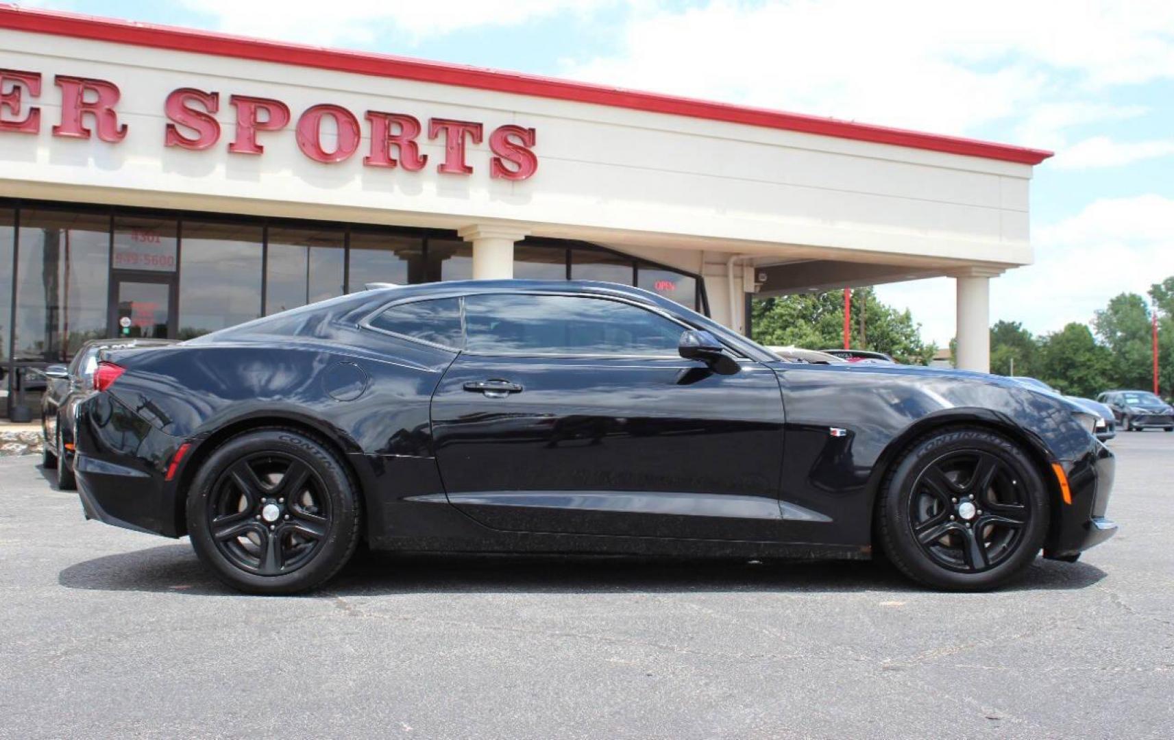 2022 Black Chevrolet Camaro 1LT Coupe (1G1FB1RX1N0) with an 2.0L L4 DOHC 16V TURBO engine, 6M transmission, located at 4301 NW 39th , Oklahoma City, OK, 73112, (405) 949-5600, 35.512135, -97.598671 - NO DRIVERS LICENCE -NO FULL COVERAGE INSURANCE - NO CREDIT CHECK. COME ON OVER TO SUPERSPORTS, TAKE A LOOK AND TEST DRIVE. PLEASE GIVE US A CALL AT (405) 949-5600. NO LICENCIA DE CONDUCIR - NO SEGURO DE COBERTURA TOTAL - NO VERIFICACION DE CREDITO. VISITENOS EN SUPERSPORTS, MIRE NUESTRO - Photo#3