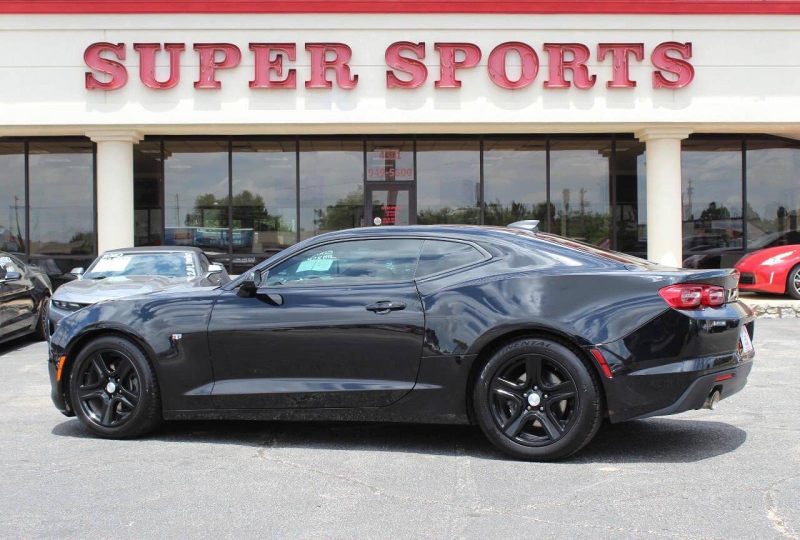 2022 Black Chevrolet Camaro 1LT Coupe (1G1FB1RX1N0) with an 2.0L L4 DOHC 16V TURBO engine, 6M transmission, located at 4301 NW 39th , Oklahoma City, OK, 73112, (405) 949-5600, 35.512135, -97.598671 - NO DRIVERS LICENCE -NO FULL COVERAGE INSURANCE - NO CREDIT CHECK. COME ON OVER TO SUPERSPORTS, TAKE A LOOK AND TEST DRIVE. PLEASE GIVE US A CALL AT (405) 949-5600. NO LICENCIA DE CONDUCIR - NO SEGURO DE COBERTURA TOTAL - NO VERIFICACION DE CREDITO. VISITENOS EN SUPERSPORTS, MIRE NUESTRO - Photo#5