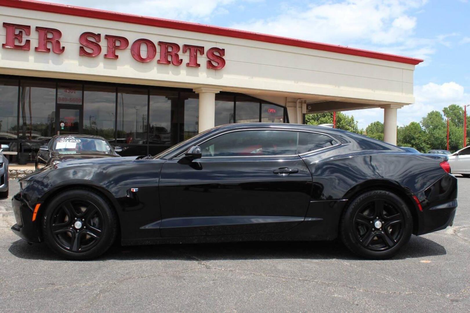 2022 Black Chevrolet Camaro 1LT Coupe (1G1FB1RX1N0) with an 2.0L L4 DOHC 16V TURBO engine, 6M transmission, located at 4301 NW 39th , Oklahoma City, OK, 73112, (405) 949-5600, 35.512135, -97.598671 - NO DRIVERS LICENCE -NO FULL COVERAGE INSURANCE - NO CREDIT CHECK. COME ON OVER TO SUPERSPORTS, TAKE A LOOK AND TEST DRIVE. PLEASE GIVE US A CALL AT (405) 949-5600. NO LICENCIA DE CONDUCIR - NO SEGURO DE COBERTURA TOTAL - NO VERIFICACION DE CREDITO. VISITENOS EN SUPERSPORTS, MIRE NUESTRO - Photo#6