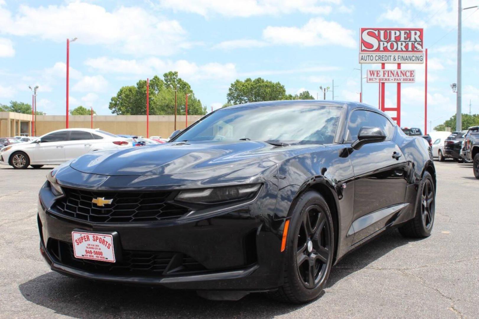 2022 Black Chevrolet Camaro 1LT Coupe (1G1FB1RX1N0) with an 2.0L L4 DOHC 16V TURBO engine, 6M transmission, located at 4301 NW 39th , Oklahoma City, OK, 73112, (405) 949-5600, 35.512135, -97.598671 - NO DRIVERS LICENCE -NO FULL COVERAGE INSURANCE - NO CREDIT CHECK. COME ON OVER TO SUPERSPORTS, TAKE A LOOK AND TEST DRIVE. PLEASE GIVE US A CALL AT (405) 949-5600. NO LICENCIA DE CONDUCIR - NO SEGURO DE COBERTURA TOTAL - NO VERIFICACION DE CREDITO. VISITENOS EN SUPERSPORTS, MIRE NUESTRO - Photo#7