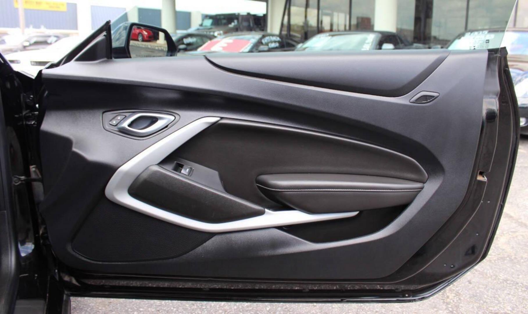 2022 Black Chevrolet Camaro 1LT Coupe (1G1FB1RX1N0) with an 2.0L L4 DOHC 16V TURBO engine, 6M transmission, located at 4301 NW 39th , Oklahoma City, OK, 73112, (405) 949-5600, 35.512135, -97.598671 - NO DRIVERS LICENCE -NO FULL COVERAGE INSURANCE - NO CREDIT CHECK. COME ON OVER TO SUPERSPORTS, TAKE A LOOK AND TEST DRIVE. PLEASE GIVE US A CALL AT (405) 949-5600. NO LICENCIA DE CONDUCIR - NO SEGURO DE COBERTURA TOTAL - NO VERIFICACION DE CREDITO. VISITENOS EN SUPERSPORTS, MIRE NUESTRO - Photo#10