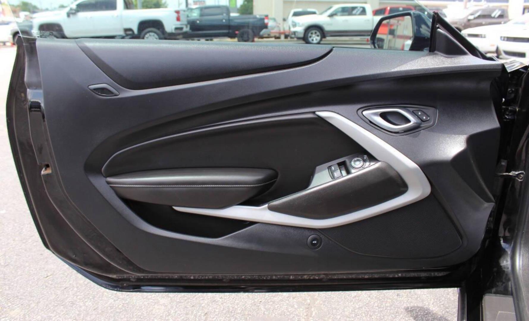 2022 Black Chevrolet Camaro 1LT Coupe (1G1FB1RX1N0) with an 2.0L L4 DOHC 16V TURBO engine, 6M transmission, located at 4301 NW 39th , Oklahoma City, OK, 73112, (405) 949-5600, 35.512135, -97.598671 - NO DRIVERS LICENCE -NO FULL COVERAGE INSURANCE - NO CREDIT CHECK. COME ON OVER TO SUPERSPORTS, TAKE A LOOK AND TEST DRIVE. PLEASE GIVE US A CALL AT (405) 949-5600. NO LICENCIA DE CONDUCIR - NO SEGURO DE COBERTURA TOTAL - NO VERIFICACION DE CREDITO. VISITENOS EN SUPERSPORTS, MIRE NUESTRO - Photo#14