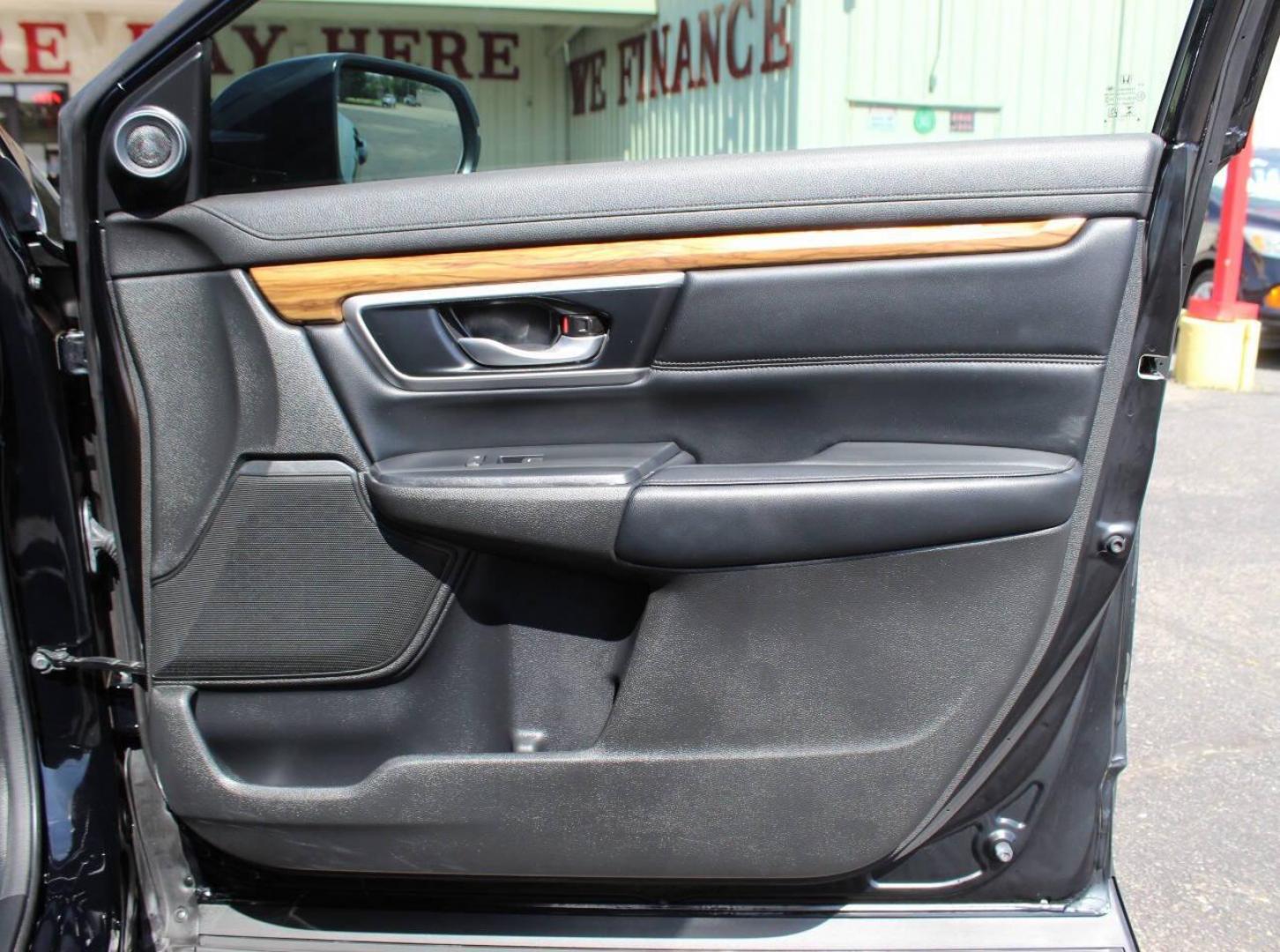 2022 Black Honda CR-V EX-L 2WD (2HKRW1H83NH) with an 1.5L L4 16V DOHC TURBO engine, CVT transmission, located at 4301 NW 39th , Oklahoma City, OK, 73112, (405) 949-5600, 35.512135, -97.598671 - NO DRIVERS LICENCE -NO FULL COVERAGE INSURANCE - NO CREDIT CHECK. COME ON OVER TO SUPERSPORTS, TAKE A LOOK AND TEST DRIVE. PLEASE GIVE US A CALL AT (405) 949-5600. NO LICENCIA DE CONDUCIR - NO SEGURO DE COBERTURA TOTAL - NO VERIFICACION DE CREDITO. VISITENOS EN SUPERSPORTS, MIRE NUESTRO - Photo#10