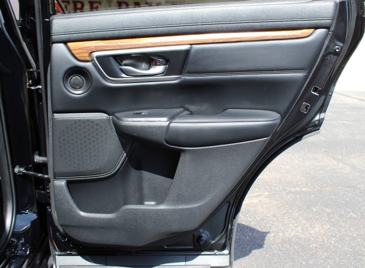 2022 Black Honda CR-V EX-L 2WD (2HKRW1H83NH) with an 1.5L L4 16V DOHC TURBO engine, CVT transmission, located at 4301 NW 39th , Oklahoma City, OK, 73112, (405) 949-5600, 35.512135, -97.598671 - NO DRIVERS LICENCE -NO FULL COVERAGE INSURANCE - NO CREDIT CHECK. COME ON OVER TO SUPERSPORTS, TAKE A LOOK AND TEST DRIVE. PLEASE GIVE US A CALL AT (405) 949-5600. NO LICENCIA DE CONDUCIR - NO SEGURO DE COBERTURA TOTAL - NO VERIFICACION DE CREDITO. VISITENOS EN SUPERSPORTS, MIRE NUESTRO - Photo#11