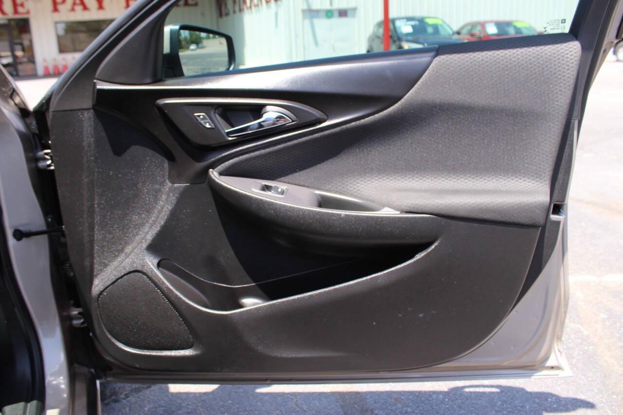 2024 Beige Chevrolet Malibu 1LT (1G1ZD5ST1RF) with an 1.5L L4 DOHC 16V engine, 6A transmission, located at 4301 NW 39th , Oklahoma City, OK, 73112, (405) 949-5600, 35.512135, -97.598671 - NO DRIVERS LICENCE -NO FULL COVERAGE INSURANCE - NO CREDIT CHECK. COME ON OVER TO SUPERSPORTS, TAKE A LOOK AND TEST DRIVE. PLEASE GIVE US A CALL AT (405) 949-5600. NO LICENCIA DE CONDUCIR - NO SEGURO DE COBERTURA TOTAL - NO VERIFICACION DE CREDITO. VISITENOS EN SUPERSPORTS, MIRE NUESTRO - Photo#9