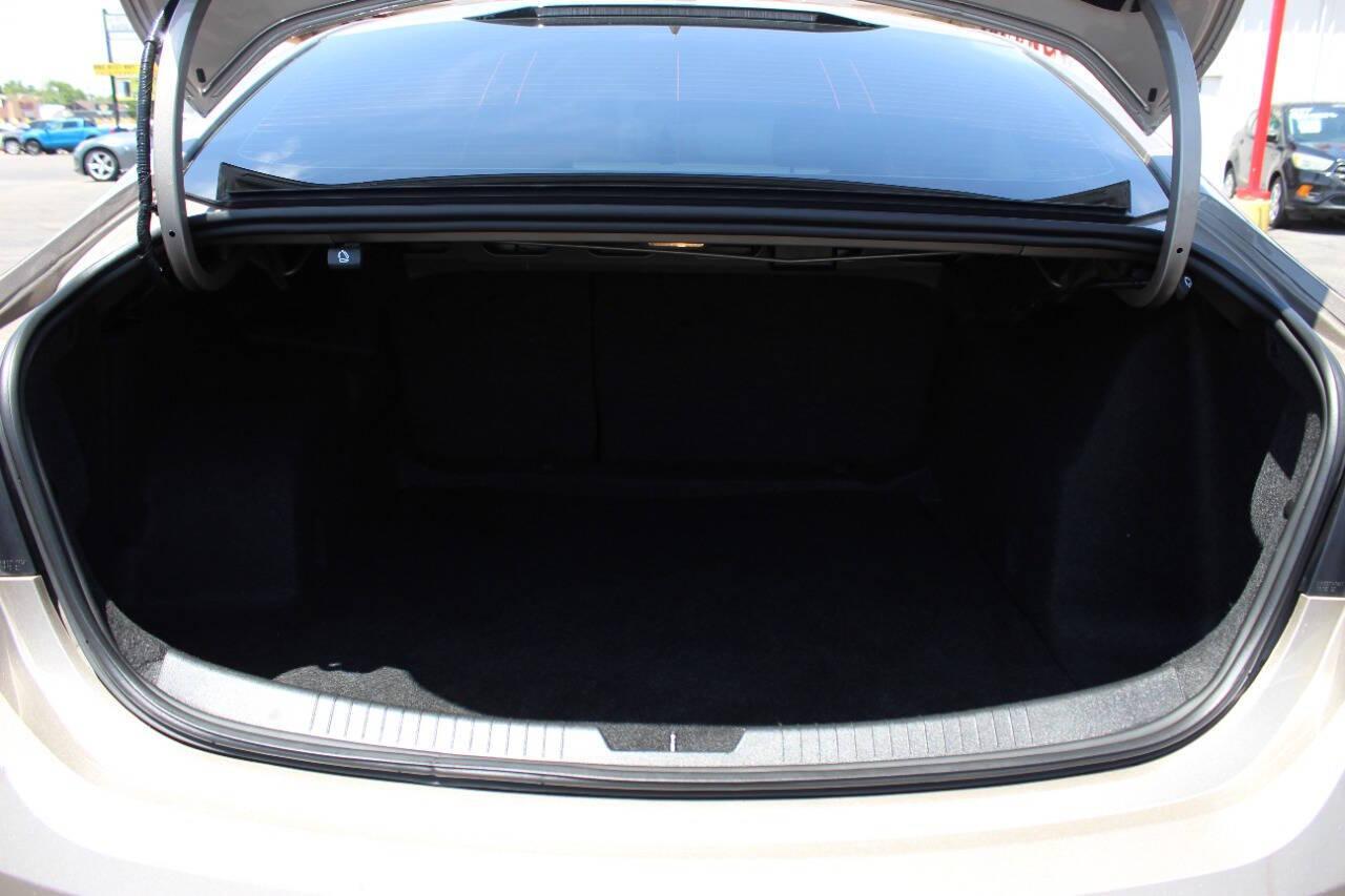 2024 Beige Chevrolet Malibu 1LT (1G1ZD5ST1RF) with an 1.5L L4 DOHC 16V engine, 6A transmission, located at 4301 NW 39th , Oklahoma City, OK, 73112, (405) 949-5600, 35.512135, -97.598671 - NO DRIVERS LICENCE -NO FULL COVERAGE INSURANCE - NO CREDIT CHECK. COME ON OVER TO SUPERSPORTS, TAKE A LOOK AND TEST DRIVE. PLEASE GIVE US A CALL AT (405) 949-5600. NO LICENCIA DE CONDUCIR - NO SEGURO DE COBERTURA TOTAL - NO VERIFICACION DE CREDITO. VISITENOS EN SUPERSPORTS, MIRE NUESTRO - Photo#12