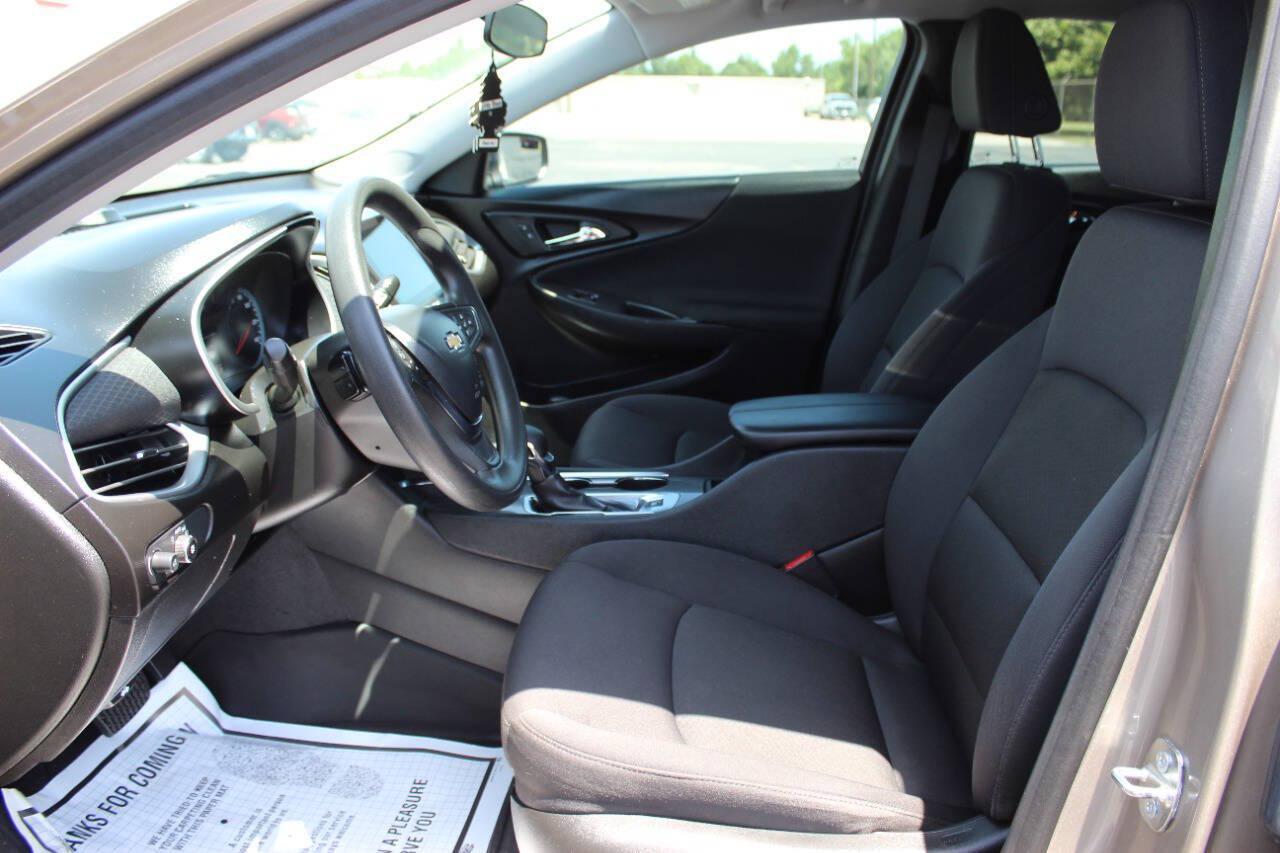 2024 Beige Chevrolet Malibu 1LT (1G1ZD5ST1RF) with an 1.5L I4 Turbocharger 1.5L I4 engine, CVT transmission, located at 4301 NW 39th , Oklahoma City, OK, 73112, (405) 949-5600, 35.512135, -97.598671 - Hablamos espanol. SPEND SMART --- BUY FROM SUPER SPORTS. ALL PRICES, DOWN PAYMENTS, PAYMENTS, AND FINANCE TERMS ARE NEGOTIABLE AT THE TIME OF APPROVAL. WE WILL WORK WITH YOU TO FIT YOUR BUDGET. WE WILL EVEN LOWER AND ADJUST THE NUMBERS TO HELP MAKE THE VE HICLE MORE AFFORDABLE FOR YOU.- Photo#15