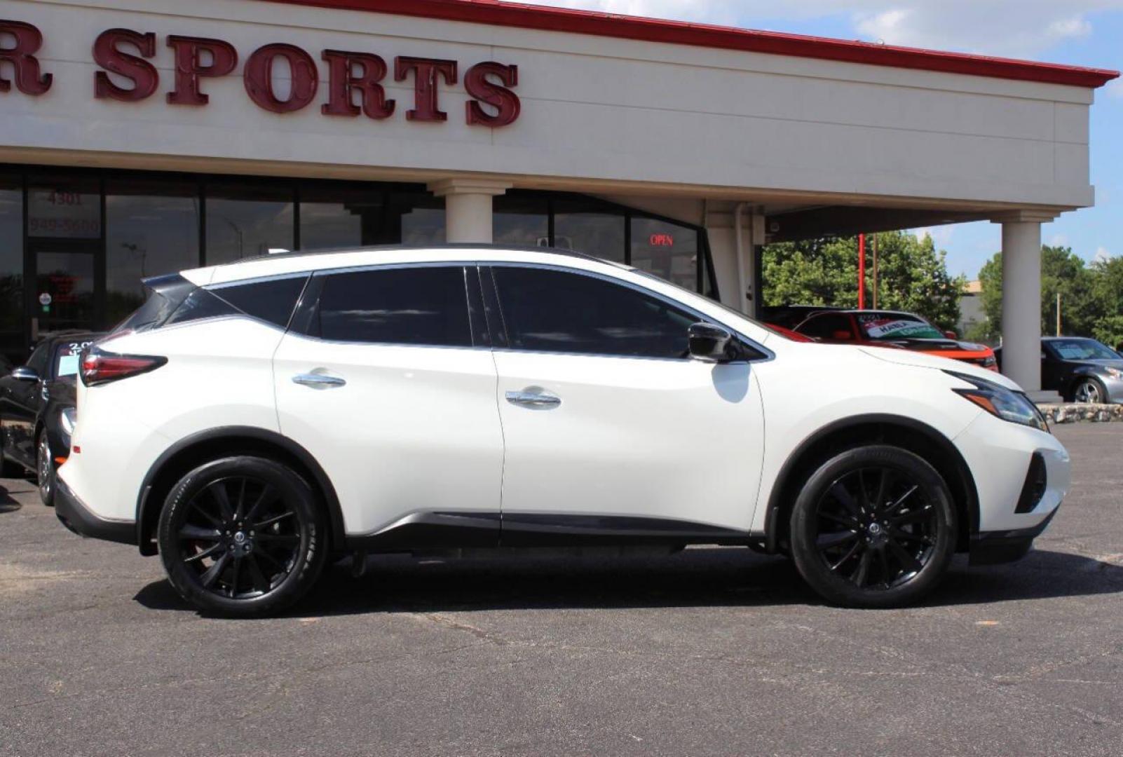 2022 White Nissan Murano SV (5N1AZ2BJ4NC) with an 3.5L V6 DOHC 24V engine, CVT transmission, located at 4301 NW 39th , Oklahoma City, OK, 73112, (405) 949-5600, 35.512135, -97.598671 - Photo#3