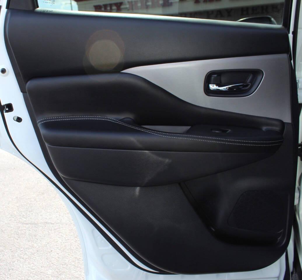 2022 White Nissan Murano SV (5N1AZ2BJ4NC) with an 3.5L V6 3.5L V6 engine, CVT 7-Speed transmission, located at 4301 NW 39th , Oklahoma City, OK, 73112, (405) 949-5600, 35.512135, -97.598671 - NO DRIVERS LICENCE -NO FULL COVERAGE INSURANCE - NO CREDIT CHECK. COME ON OVER TO SUPERSPORTS, TAKE A LOOK AND TEST DRIVE. PLEASE GIVE US A CALL AT (405) 949-5600. NO LICENCIA DE CONDUCIR - NO SEGURO DE COBERTURA TOTAL - NO VERIFICACION DE CREDITO. VISITENOS EN SUPERSPORTS, MIRE NUESTRO - Photo#14