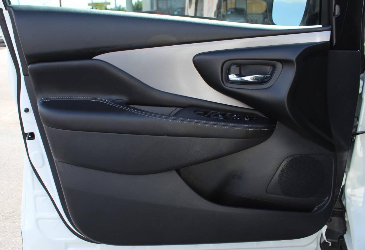 2022 White Nissan Murano SV (5N1AZ2BJ4NC) with an 3.5L V6 3.5L V6 engine, CVT 7-Speed transmission, located at 4301 NW 39th , Oklahoma City, OK, 73112, (405) 949-5600, 35.512135, -97.598671 - NO DRIVERS LICENCE -NO FULL COVERAGE INSURANCE - NO CREDIT CHECK. COME ON OVER TO SUPERSPORTS, TAKE A LOOK AND TEST DRIVE. PLEASE GIVE US A CALL AT (405) 949-5600. NO LICENCIA DE CONDUCIR - NO SEGURO DE COBERTURA TOTAL - NO VERIFICACION DE CREDITO. VISITENOS EN SUPERSPORTS, MIRE NUESTRO - Photo#16