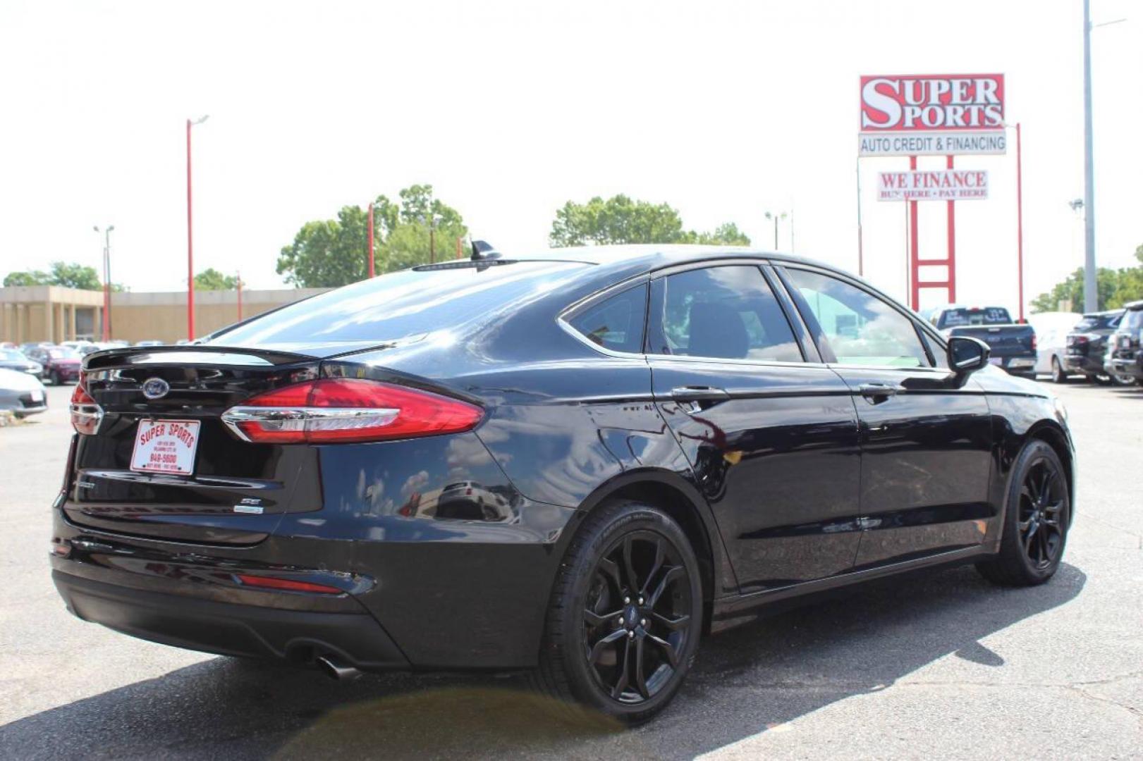 2019 Black Ford Fusion SE (3FA6P0HD6KR) with an 1.5L L4 DOHC 16V engine, 6A transmission, located at 4301 NW 39th , Oklahoma City, OK, 73112, (405) 949-5600, 35.512135, -97.598671 - NO DRIVERS LICENCE -NO FULL COVERAGE INSURANCE - NO CREDIT CHECK. COME ON OVER TO SUPERSPORTS, TAKE A LOOK AND TEST DRIVE. PLEASE GIVE US A CALL AT (405) 949-5600. NO LICENCIA DE CONDUCIR - NO SEGURO DE COBERTURA TOTAL - NO VERIFICACION DE CREDITO. VISITENOS EN SUPERSPORTS, MIRE NUESTRO - Photo#4