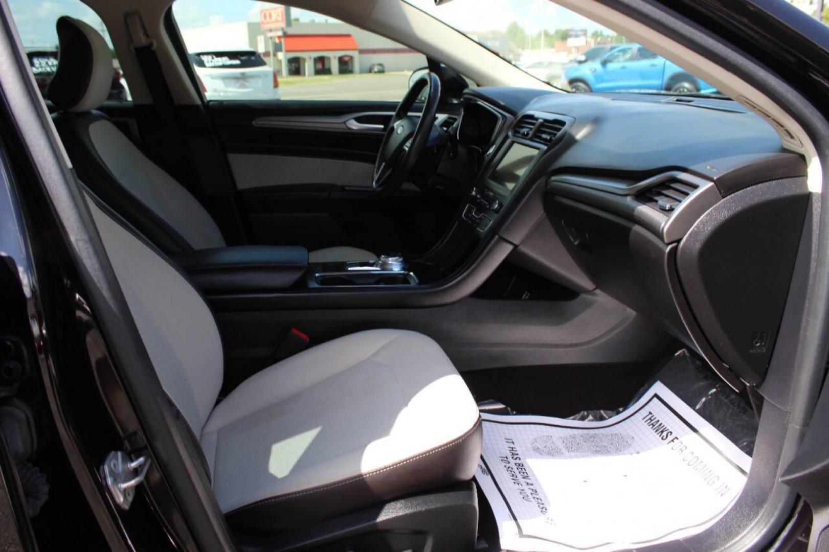 2019 Black Ford Fusion SE (3FA6P0HD6KR) with an 1.5L L4 DOHC 16V engine, 6A transmission, located at 4301 NW 39th , Oklahoma City, OK, 73112, (405) 949-5600, 35.512135, -97.598671 - NO DRIVERS LICENCE -NO FULL COVERAGE INSURANCE - NO CREDIT CHECK. COME ON OVER TO SUPERSPORTS, TAKE A LOOK AND TEST DRIVE. PLEASE GIVE US A CALL AT (405) 949-5600. NO LICENCIA DE CONDUCIR - NO SEGURO DE COBERTURA TOTAL - NO VERIFICACION DE CREDITO. VISITENOS EN SUPERSPORTS, MIRE NUESTRO - Photo#9