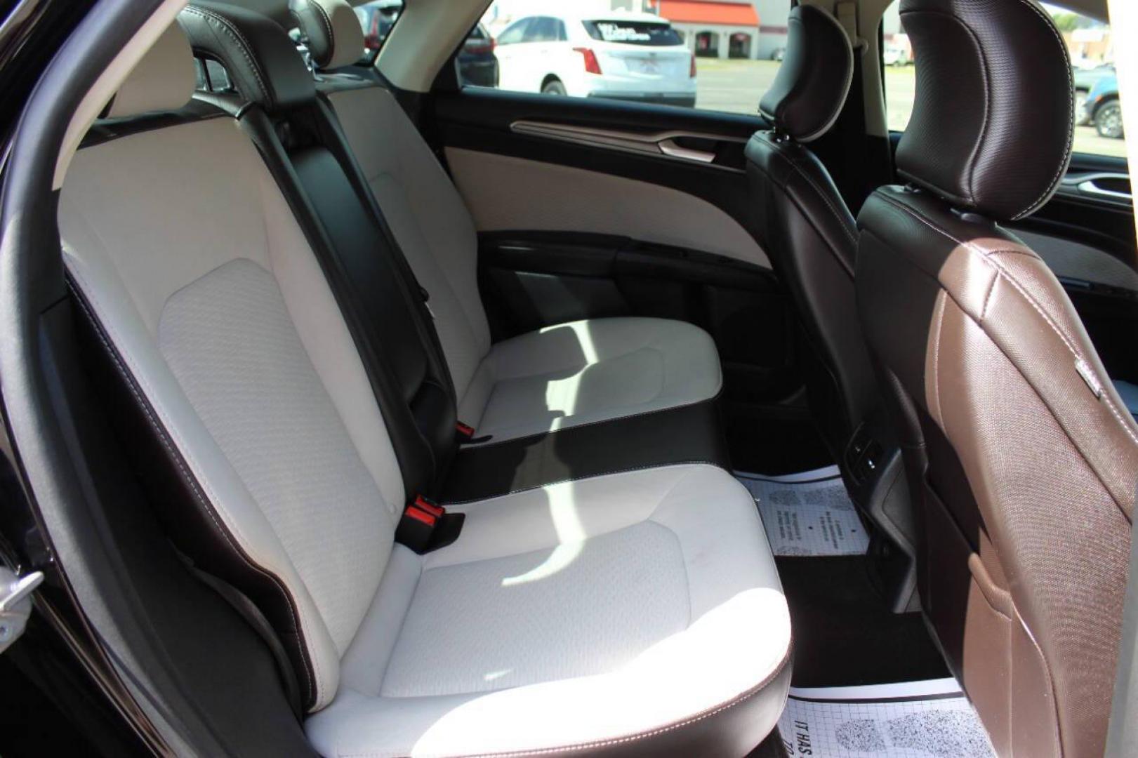 2019 Black Ford Fusion SE (3FA6P0HD6KR) with an 1.5L L4 DOHC 16V engine, 6A transmission, located at 4301 NW 39th , Oklahoma City, OK, 73112, (405) 949-5600, 35.512135, -97.598671 - NO DRIVERS LICENCE -NO FULL COVERAGE INSURANCE - NO CREDIT CHECK. COME ON OVER TO SUPERSPORTS, TAKE A LOOK AND TEST DRIVE. PLEASE GIVE US A CALL AT (405) 949-5600. NO LICENCIA DE CONDUCIR - NO SEGURO DE COBERTURA TOTAL - NO VERIFICACION DE CREDITO. VISITENOS EN SUPERSPORTS, MIRE NUESTRO - Photo#11
