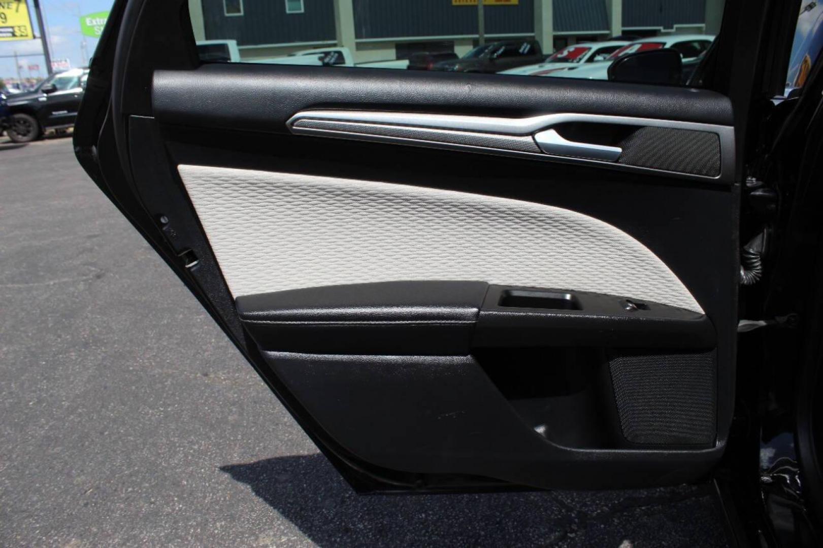 2019 Black Ford Fusion SE (3FA6P0HD6KR) with an 1.5L L4 DOHC 16V engine, 6A transmission, located at 4301 NW 39th , Oklahoma City, OK, 73112, (405) 949-5600, 35.512135, -97.598671 - NO DRIVERS LICENCE -NO FULL COVERAGE INSURANCE - NO CREDIT CHECK. COME ON OVER TO SUPERSPORTS, TAKE A LOOK AND TEST DRIVE. PLEASE GIVE US A CALL AT (405) 949-5600. NO LICENCIA DE CONDUCIR - NO SEGURO DE COBERTURA TOTAL - NO VERIFICACION DE CREDITO. VISITENOS EN SUPERSPORTS, MIRE NUESTRO - Photo#15