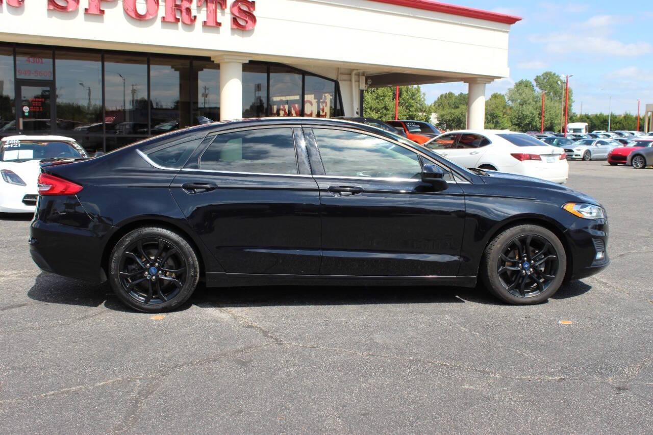 2019 Black Ford Fusion SE (3FA6P0HD6KR) with an 1.5L L4 DOHC 16V engine, 6A transmission, located at 4301 NW 39th , Oklahoma City, OK, 73112, (405) 949-5600, 35.512135, -97.598671 - NO DRIVERS LICENCE -NO FULL COVERAGE INSURANCE - NO CREDIT CHECK. COME ON OVER TO SUPERSPORTS, TAKE A LOOK AND TEST DRIVE. PLEASE GIVE US A CALL AT (405) 949-5600. NO LICENCIA DE CONDUCIR - NO SEGURO DE COBERTURA TOTAL - NO VERIFICACION DE CREDITO. VISITENOS EN SUPERSPORTS, MIRE NUESTRO - Photo#2