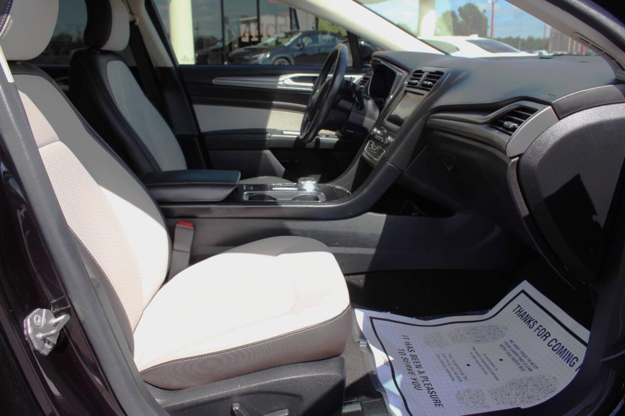 2019 Black Ford Fusion SE (3FA6P0HD6KR) with an 1.5L L4 DOHC 16V engine, 6A transmission, located at 4301 NW 39th , Oklahoma City, OK, 73112, (405) 949-5600, 35.512135, -97.598671 - NO DRIVERS LICENCE -NO FULL COVERAGE INSURANCE - NO CREDIT CHECK. COME ON OVER TO SUPERSPORTS, TAKE A LOOK AND TEST DRIVE. PLEASE GIVE US A CALL AT (405) 949-5600. NO LICENCIA DE CONDUCIR - NO SEGURO DE COBERTURA TOTAL - NO VERIFICACION DE CREDITO. VISITENOS EN SUPERSPORTS, MIRE NUESTRO - Photo#8