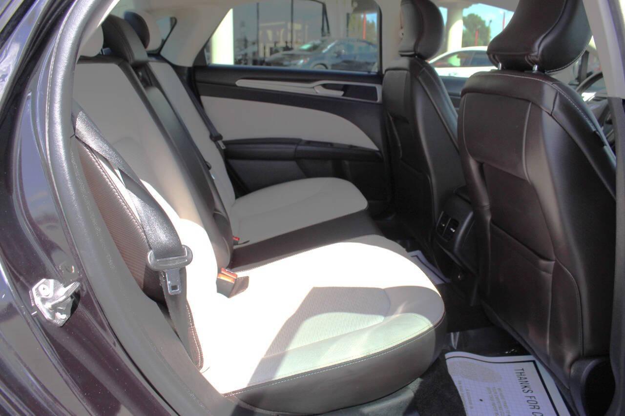 2019 Black Ford Fusion SE (3FA6P0HD6KR) with an 1.5L L4 DOHC 16V engine, 6A transmission, located at 4301 NW 39th , Oklahoma City, OK, 73112, (405) 949-5600, 35.512135, -97.598671 - NO DRIVERS LICENCE -NO FULL COVERAGE INSURANCE - NO CREDIT CHECK. COME ON OVER TO SUPERSPORTS, TAKE A LOOK AND TEST DRIVE. PLEASE GIVE US A CALL AT (405) 949-5600. NO LICENCIA DE CONDUCIR - NO SEGURO DE COBERTURA TOTAL - NO VERIFICACION DE CREDITO. VISITENOS EN SUPERSPORTS, MIRE NUESTRO - Photo#10