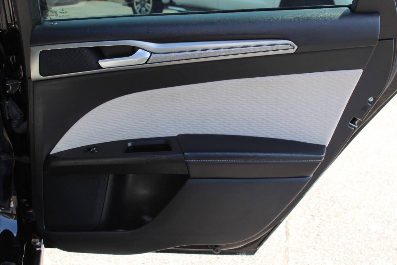 2019 Black Ford Fusion SE (3FA6P0HD6KR) with an 1.5L L4 DOHC 16V engine, 6A transmission, located at 4301 NW 39th , Oklahoma City, OK, 73112, (405) 949-5600, 35.512135, -97.598671 - NO DRIVERS LICENCE -NO FULL COVERAGE INSURANCE - NO CREDIT CHECK. COME ON OVER TO SUPERSPORTS, TAKE A LOOK AND TEST DRIVE. PLEASE GIVE US A CALL AT (405) 949-5600. NO LICENCIA DE CONDUCIR - NO SEGURO DE COBERTURA TOTAL - NO VERIFICACION DE CREDITO. VISITENOS EN SUPERSPORTS, MIRE NUESTRO - Photo#11