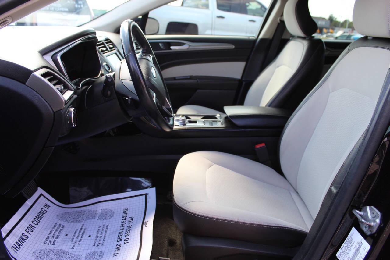 2019 Black Ford Fusion SE (3FA6P0HD6KR) with an 1.5L L4 DOHC 16V engine, 6A transmission, located at 4301 NW 39th , Oklahoma City, OK, 73112, (405) 949-5600, 35.512135, -97.598671 - NO DRIVERS LICENCE -NO FULL COVERAGE INSURANCE - NO CREDIT CHECK. COME ON OVER TO SUPERSPORTS, TAKE A LOOK AND TEST DRIVE. PLEASE GIVE US A CALL AT (405) 949-5600. NO LICENCIA DE CONDUCIR - NO SEGURO DE COBERTURA TOTAL - NO VERIFICACION DE CREDITO. VISITENOS EN SUPERSPORTS, MIRE NUESTRO - Photo#15