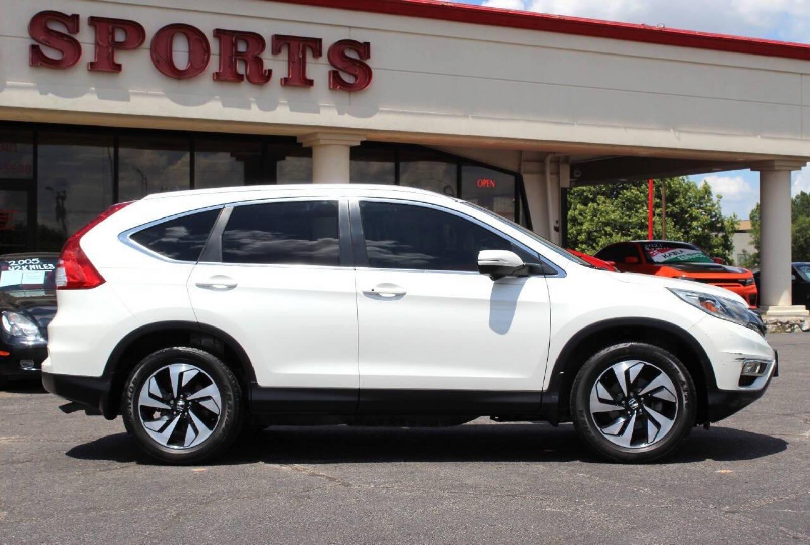 2016 White Honda CR-V Touring 2WD (5J6RM3H93GL) with an 2.4L L4 DOHC 16V engine, CVT transmission, located at 4301 NW 39th , Oklahoma City, OK, 73112, (405) 949-5600, 35.512135, -97.598671 - NO DRIVERS LICENCE -NO FULL COVERAGE INSURANCE - NO CREDIT CHECK. COME ON OVER TO SUPERSPORTS, TAKE A LOOK AND TEST DRIVE. PLEASE GIVE US A CALL AT (405) 949-5600. NO LICENCIA DE CONDUCIR - NO SEGURO DE COBERTURA TOTAL - NO VERIFICACION DE CREDITO. VISITENOS EN SUPERSPORTS, MIRE - Photo#3