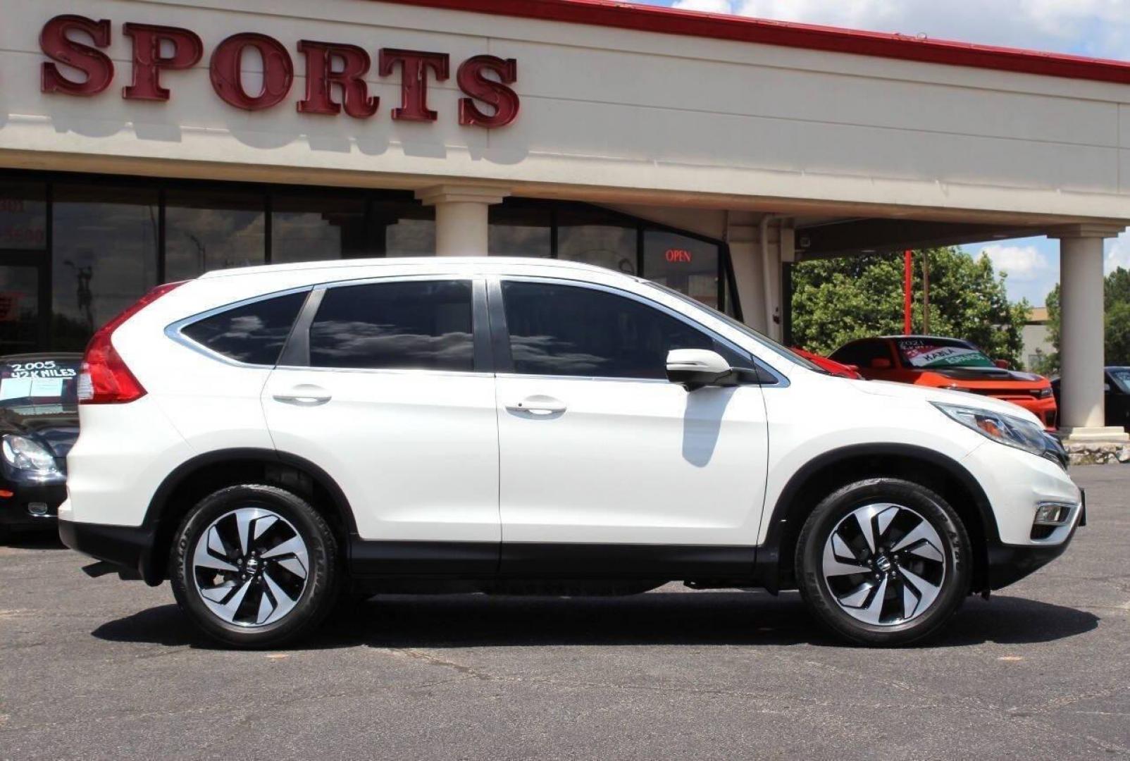 2016 White Honda CR-V Touring 2WD (5J6RM3H93GL) with an 2.4L L4 DOHC 16V engine, CVT transmission, located at 4301 NW 39th , Oklahoma City, OK, 73112, (405) 949-5600, 35.512135, -97.598671 - NO DRIVERS LICENCE -NO FULL COVERAGE INSURANCE - NO CREDIT CHECK. COME ON OVER TO SUPERSPORTS, TAKE A LOOK AND TEST DRIVE. PLEASE GIVE US A CALL AT (405) 949-5600. NO LICENCIA DE CONDUCIR - NO SEGURO DE COBERTURA TOTAL - NO VERIFICACION DE CREDITO. VISITENOS EN SUPERSPORTS, MIRE - Photo#3
