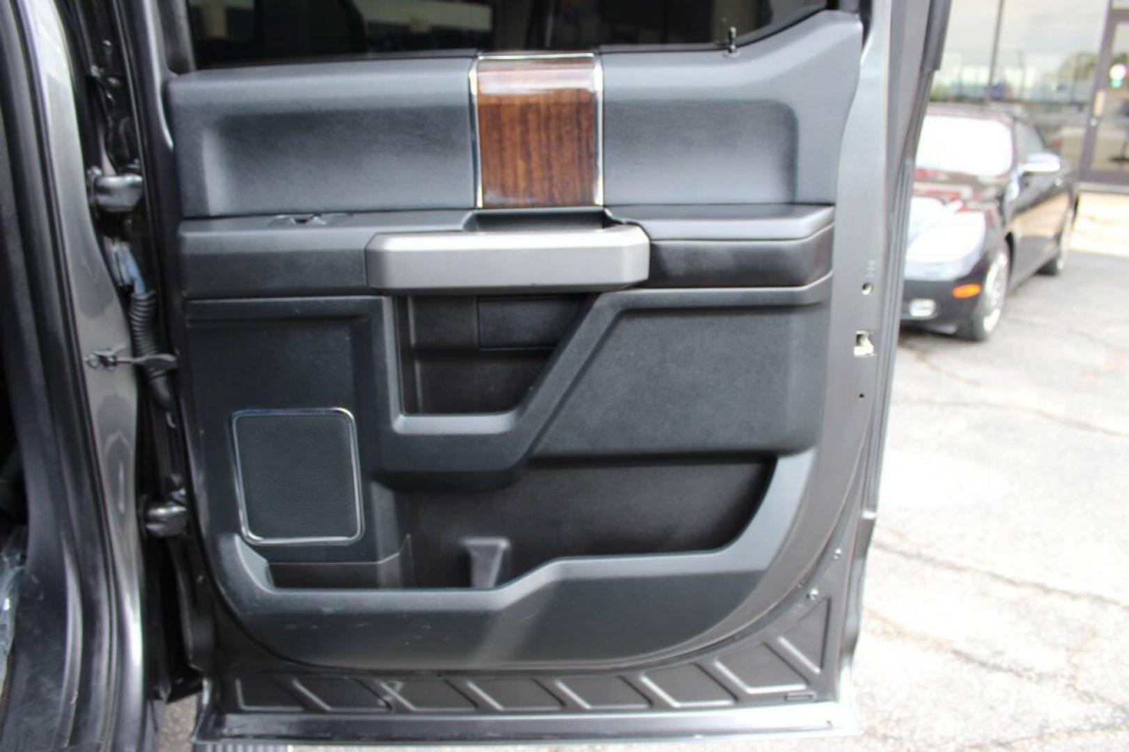 2016 Gray Ford F-150 XLT SuperCrew 6.5-ft. Bed 4WD (1FTEW1EG1GF) with an 3.5L V6 TURBO engine, 6A transmission, located at 4301 NW 39th , Oklahoma City, OK, 73112, (405) 949-5600, 35.512135, -97.598671 - NO DRIVERS LICENCE -NO FULL COVERAGE INSURANCE - NO CREDIT CHECK. COME ON OVER TO SUPERSPORTS, TAKE A LOOK AND TEST DRIVE. PLEASE GIVE US A CALL AT (405) 949-5600. NO LICENCIA DE CONDUCIR - NO SEGURO DE COBERTURA TOTAL - NO VERIFICACION DE CREDITO. VISITENOS EN SUPERSPORTS, MIRE NUESTRO - Photo#14