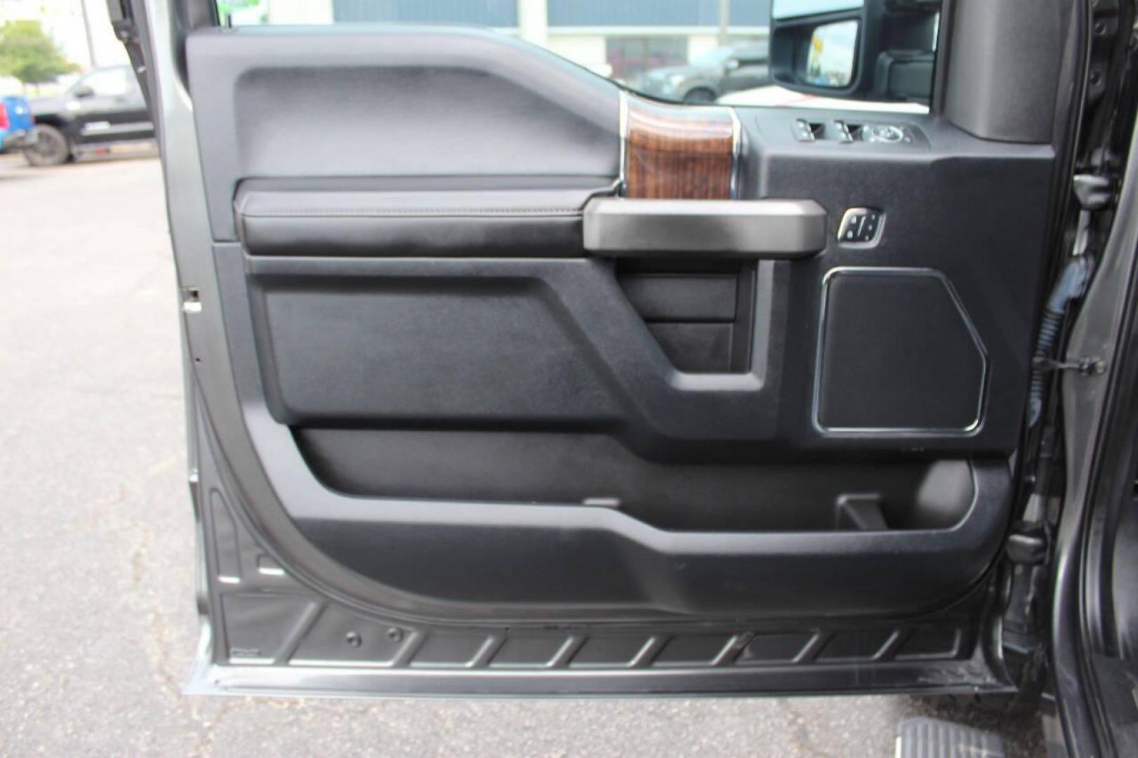2016 Gray Ford F-150 XLT SuperCrew 6.5-ft. Bed 4WD (1FTEW1EG1GF) with an 3.5L V6 TURBO engine, 6A transmission, located at 4301 NW 39th , Oklahoma City, OK, 73112, (405) 949-5600, 35.512135, -97.598671 - NO DRIVERS LICENCE -NO FULL COVERAGE INSURANCE - NO CREDIT CHECK. COME ON OVER TO SUPERSPORTS, TAKE A LOOK AND TEST DRIVE. PLEASE GIVE US A CALL AT (405) 949-5600. NO LICENCIA DE CONDUCIR - NO SEGURO DE COBERTURA TOTAL - NO VERIFICACION DE CREDITO. VISITENOS EN SUPERSPORTS, MIRE NUESTRO - Photo#17