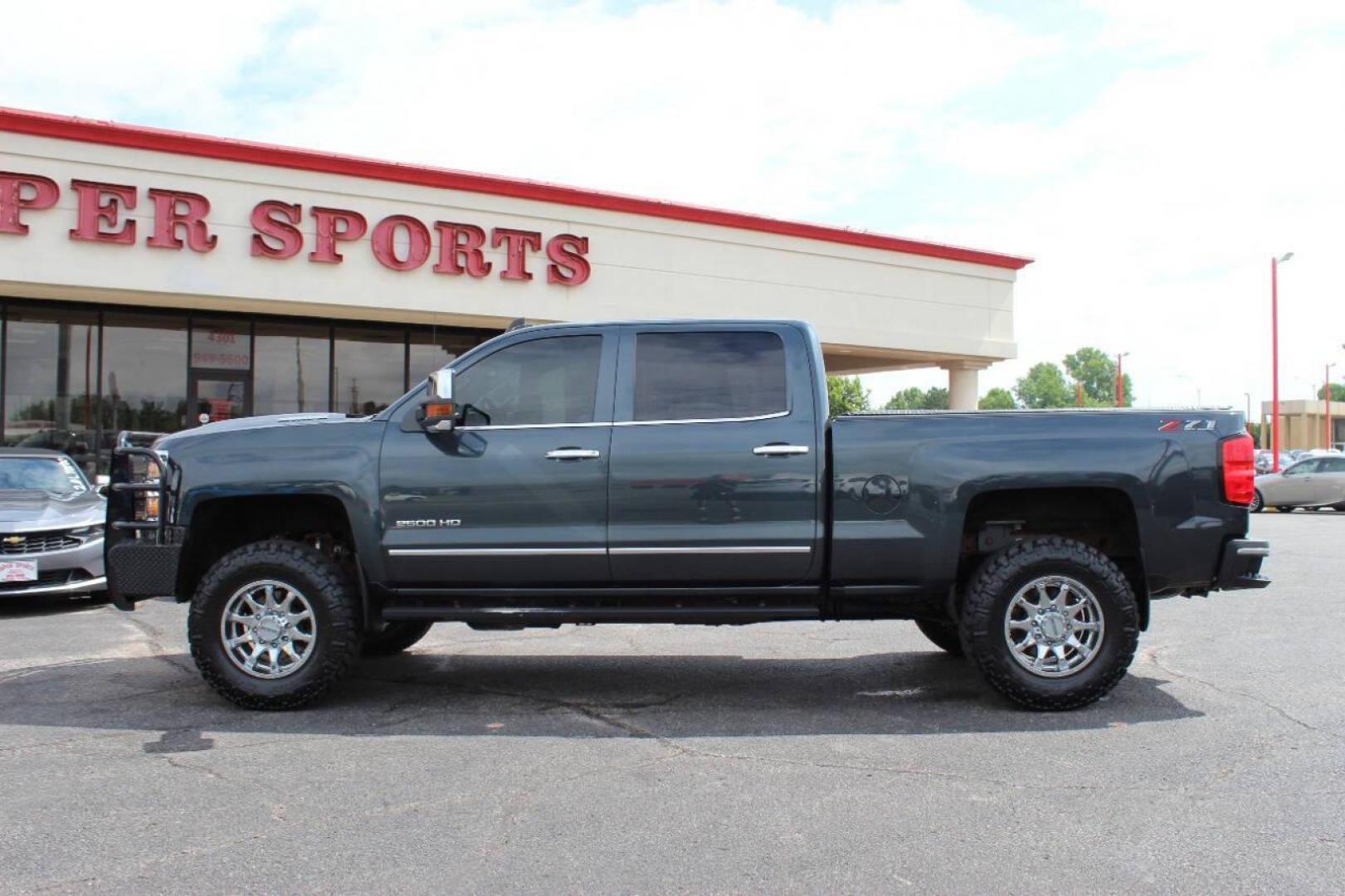 2018 Charcoal Chevrolet Silverado 2500HD LTZ Crew Cab 4WD (1GC1KWEY3JF) with an 6.6L V8 OHV 32V TURBO DIESEL engine, 6A transmission, located at 4301 NW 39th , Oklahoma City, OK, 73112, (405) 949-5600, 35.512135, -97.598671 - NO DRIVERS LICENCE -NO FULL COVERAGE INSURANCE - NO CREDIT CHECK. COME ON OVER TO SUPERSPORTS, TAKE A LOOK AND TEST DRIVE. PLEASE GIVE US A CALL AT (405) 949-5600. NO LICENCIA DE CONDUCIR - NO SEGURO DE COBERTURA TOTAL - NO VERIFICACION DE CREDITO. VISITENOS EN SUPERSPORTS, MIRE N - Photo#6