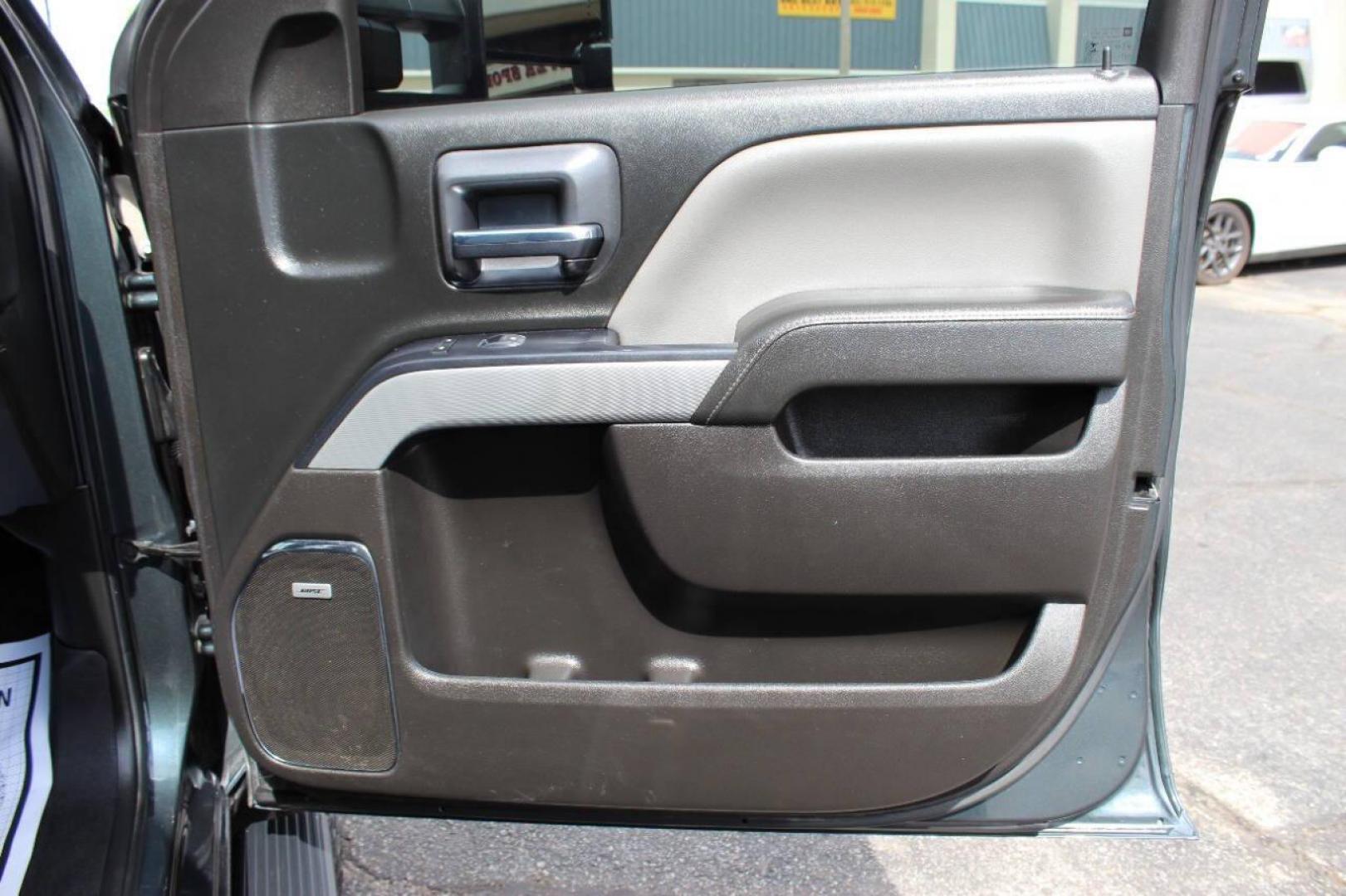 2018 Charcoal Chevrolet Silverado 2500HD LTZ Crew Cab 4WD (1GC1KWEY3JF) with an 6.6L V8 OHV 32V TURBO DIESEL engine, 6A transmission, located at 4301 NW 39th , Oklahoma City, OK, 73112, (405) 949-5600, 35.512135, -97.598671 - NO DRIVERS LICENCE -NO FULL COVERAGE INSURANCE - NO CREDIT CHECK. COME ON OVER TO SUPERSPORTS, TAKE A LOOK AND TEST DRIVE. PLEASE GIVE US A CALL AT (405) 949-5600. NO LICENCIA DE CONDUCIR - NO SEGURO DE COBERTURA TOTAL - NO VERIFICACION DE CREDITO. VISITENOS EN SUPERSPORTS, MIRE N - Photo#10
