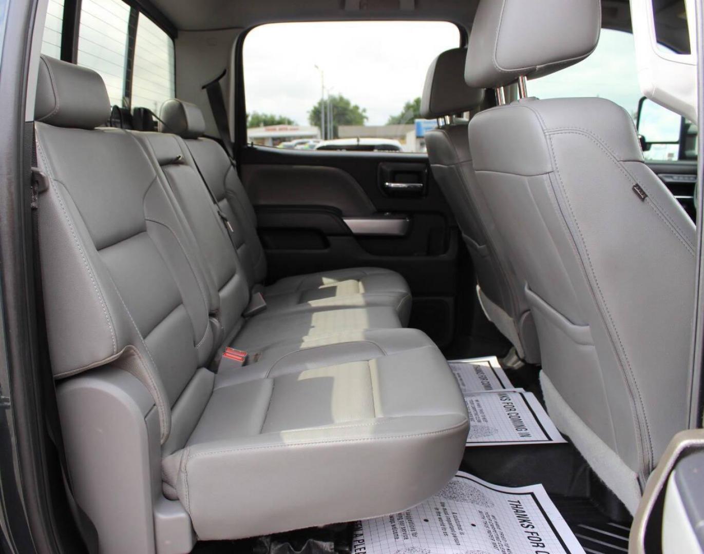 2018 Charcoal Chevrolet Silverado 2500HD LTZ Crew Cab 4WD (1GC1KWEY3JF) with an 6.6L V8 OHV 32V TURBO DIESEL engine, 6A transmission, located at 4301 NW 39th , Oklahoma City, OK, 73112, (405) 949-5600, 35.512135, -97.598671 - NO DRIVERS LICENCE -NO FULL COVERAGE INSURANCE - NO CREDIT CHECK. COME ON OVER TO SUPERSPORTS, TAKE A LOOK AND TEST DRIVE. PLEASE GIVE US A CALL AT (405) 949-5600. NO LICENCIA DE CONDUCIR - NO SEGURO DE COBERTURA TOTAL - NO VERIFICACION DE CREDITO. VISITENOS EN SUPERSPORTS, MIRE N - Photo#11