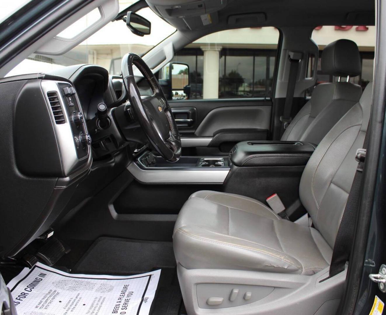 2018 Charcoal Chevrolet Silverado 2500HD LTZ Crew Cab 4WD (1GC1KWEY3JF) with an 6.6L V8 OHV 32V TURBO DIESEL engine, 6A transmission, located at 4301 NW 39th , Oklahoma City, OK, 73112, (405) 949-5600, 35.512135, -97.598671 - NO DRIVERS LICENCE -NO FULL COVERAGE INSURANCE - NO CREDIT CHECK. COME ON OVER TO SUPERSPORTS, TAKE A LOOK AND TEST DRIVE. PLEASE GIVE US A CALL AT (405) 949-5600. NO LICENCIA DE CONDUCIR - NO SEGURO DE COBERTURA TOTAL - NO VERIFICACION DE CREDITO. VISITENOS EN SUPERSPORTS, MIRE N - Photo#15