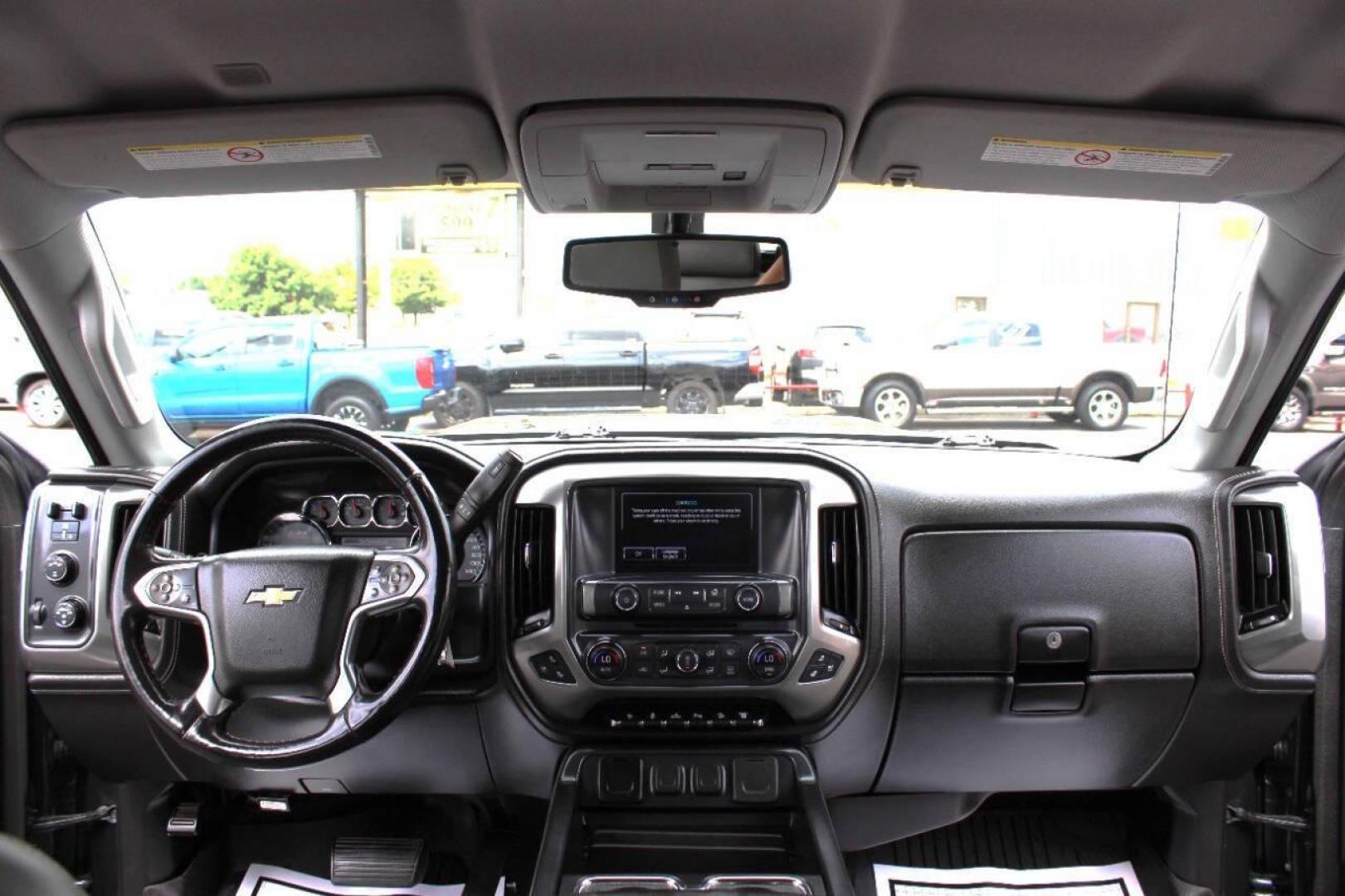 2018 Charcoal Chevrolet Silverado 2500HD LTZ Crew Cab 4WD (1GC1KWEY3JF) with an 6.6L V8 OHV 32V TURBO DIESEL engine, 6A transmission, located at 4301 NW 39th , Oklahoma City, OK, 73112, (405) 949-5600, 35.512135, -97.598671 - NO DRIVERS LICENCE -NO FULL COVERAGE INSURANCE - NO CREDIT CHECK. COME ON OVER TO SUPERSPORTS, TAKE A LOOK AND TEST DRIVE. PLEASE GIVE US A CALL AT (405) 949-5600. NO LICENCIA DE CONDUCIR - NO SEGURO DE COBERTURA TOTAL - NO VERIFICACION DE CREDITO. VISITENOS EN SUPERSPORTS, MIRE N - Photo#17