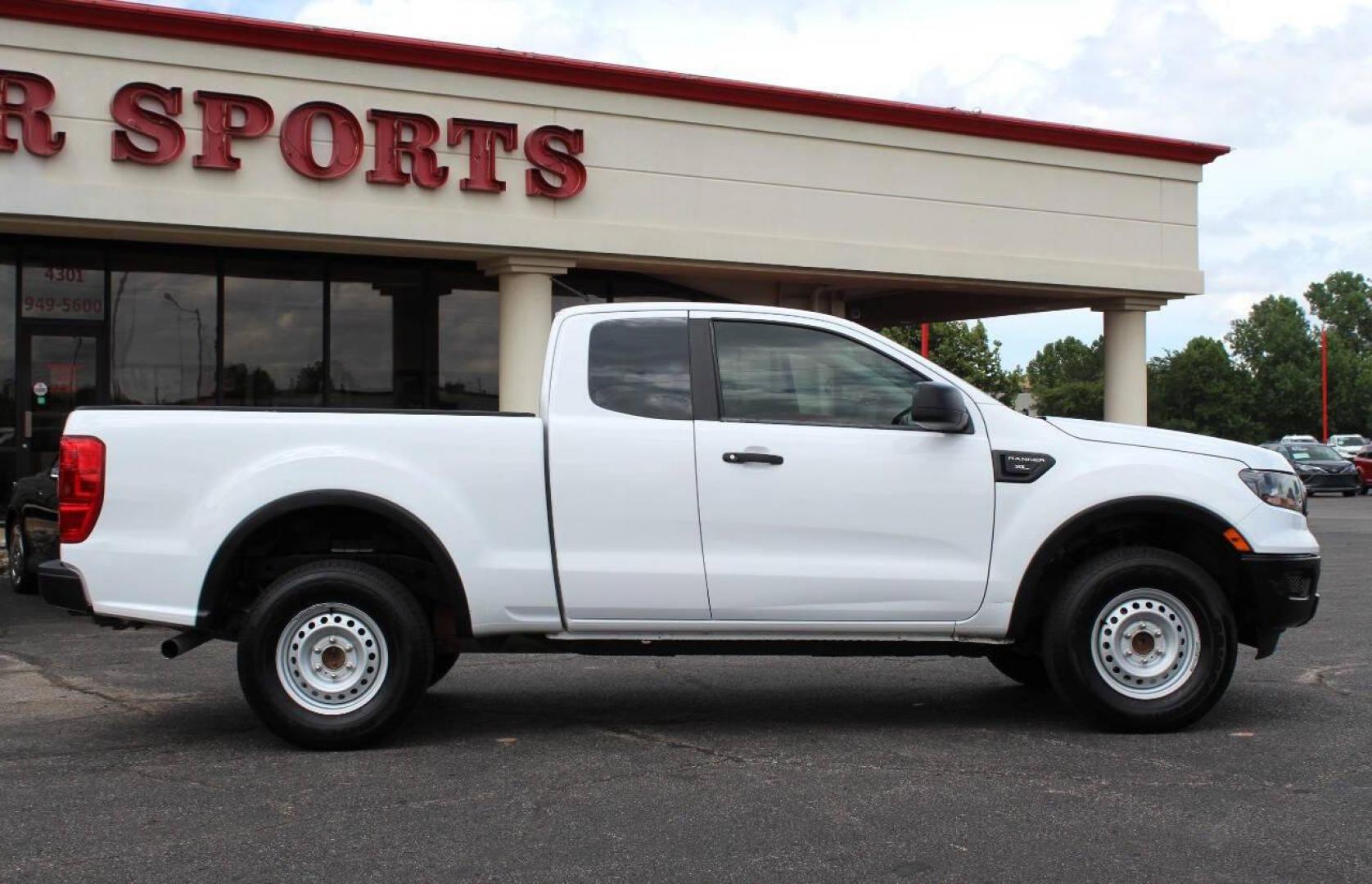 2020 White Ford Ranger XL SuperCab 2WD (1FTER1EH8LL) with an 2.3L L4 DOHC 16V engine, 10A transmission, located at 4301 NW 39th , Oklahoma City, OK, 73112, (405) 949-5600, 35.512135, -97.598671 - NO DRIVERS LICENCE -NO FULL COVERAGE INSURANCE - NO CREDIT CHECK. COME ON OVER TO SUPERSPORTS, TAKE A LOOK AND TEST DRIVE. PLEASE GIVE US A CALL AT (405) 949-5600. NO LICENCIA DE CONDUCIR - NO SEGURO DE COBERTURA TOTAL - NO VERIFICACION DE CREDITO. VISITENOS EN SUPERSPORTS, MIRE - Photo#3
