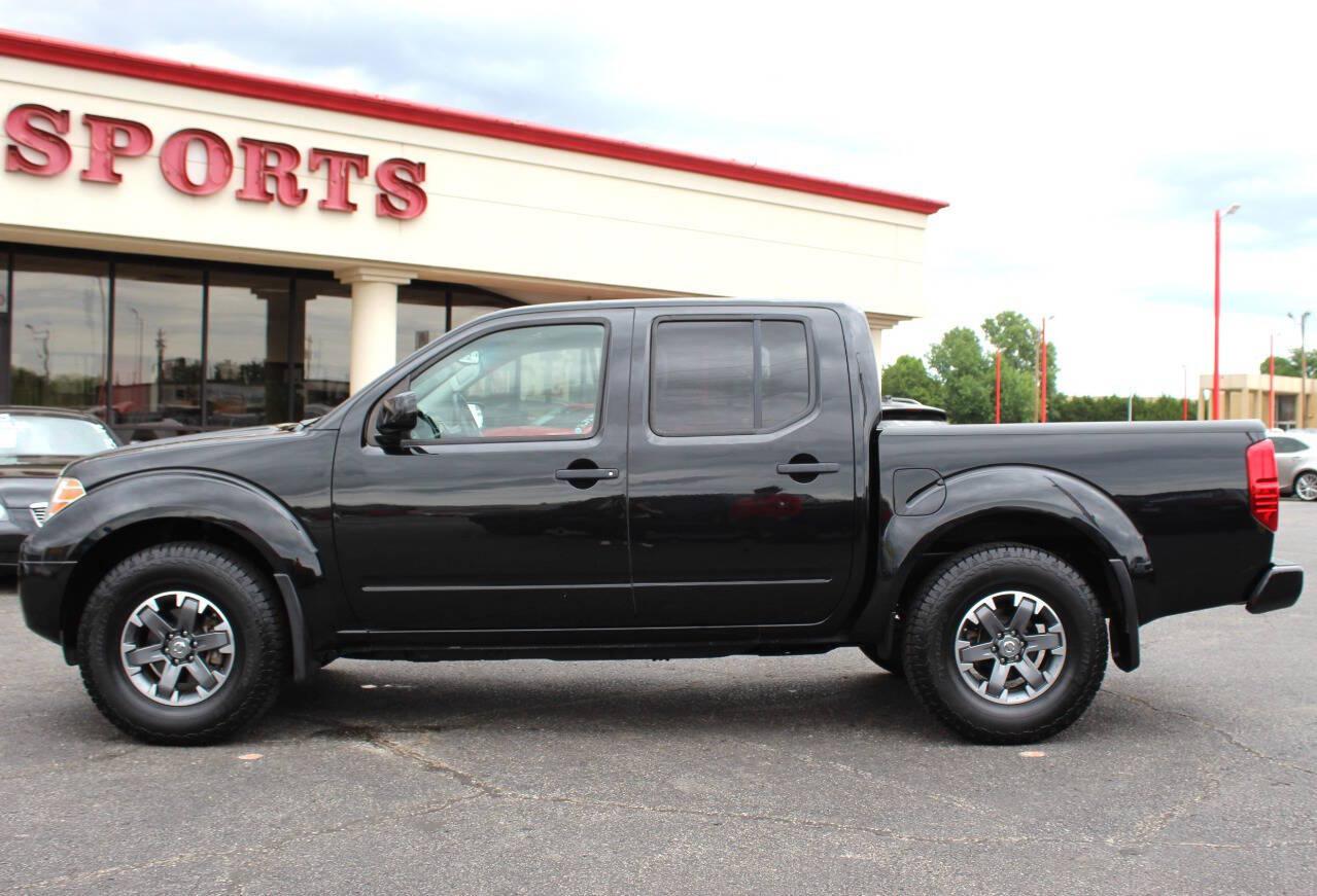 2018 Black Nissan Frontier SL Crew Cab 5AT 4WD (1N6AD0EV2JN) with an 4.0L V6 4.0L V6 engine, Automatic 5-Speed transmission, located at 4301 NW 39th , Oklahoma City, OK, 73112, (405) 949-5600, 35.512135, -97.598671 - Hablamos espanol. SPEND SMART --- BUY FROM SUPER SPORTS. ALL PRICES, DOWN PAYMENTS, PAYMENTS, AND FINANCE TERMS ARE NEGOTIABLE AT THE TIME OF APPROVAL. WE WILL WORK WITH YOU TO FIT YOUR BUDGET. WE WILL EVEN LOWER AND ADJUST THE NUMBERS TO HELP MAKE THE VEHICLE MORE AFFORDABLE FOR YOU.- Photo#5