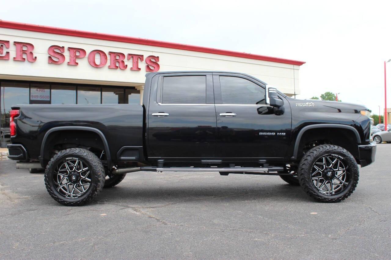 2020 Black Chevrolet Silverado 2500HD High Country Crew Cab Long Box 4WD (1GC4YREY4LF) with an 6.6L V8 OHV 16V DIESEL engine, 6A transmission, located at 4301 NW 39th , Oklahoma City, OK, 73112, (405) 949-5600, 35.512135, -97.598671 - NO DRIVERS LICENCE -NO FULL COVERAGE INSURANCE - NO CREDIT CHECK. COME ON OVER TO SUPERSPORTS, TAKE A LOOK AND TEST DRIVE. PLEASE GIVE US A CALL AT (405) 949-5600. NO LICENCIA DE CONDUCIR - NO SEGURO DE COBERTURA TOTAL - NO VERIFICACION DE CREDITO. VISITENOS EN SUPERSPORTS, MIRE - Photo#2