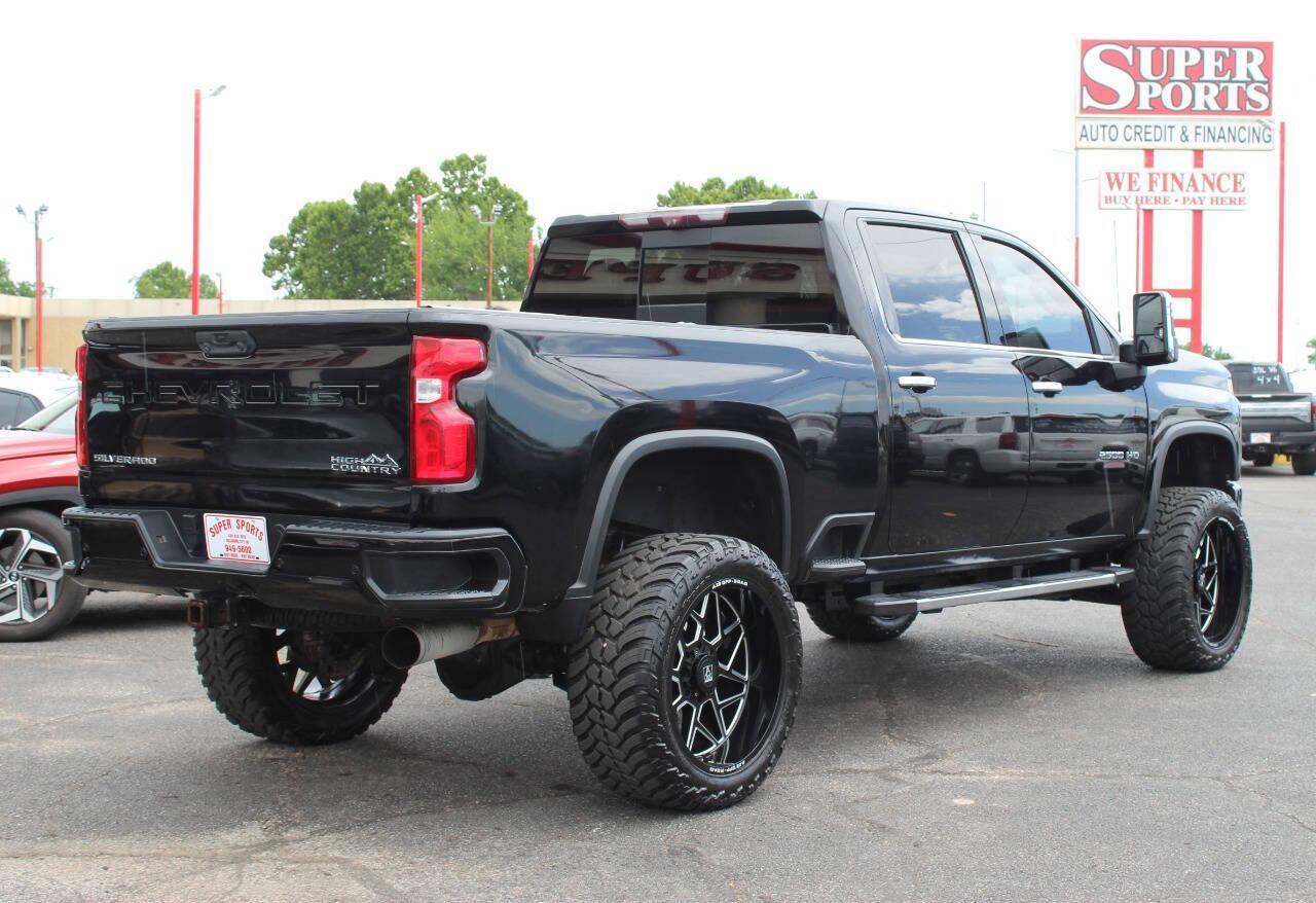 2020 Black Chevrolet Silverado 2500HD High Country Crew Cab Long Box 4WD (1GC4YREY4LF) with an 6.6L V8 OHV 16V DIESEL engine, 6A transmission, located at 4301 NW 39th , Oklahoma City, OK, 73112, (405) 949-5600, 35.512135, -97.598671 - NO DRIVERS LICENCE -NO FULL COVERAGE INSURANCE - NO CREDIT CHECK. COME ON OVER TO SUPERSPORTS, TAKE A LOOK AND TEST DRIVE. PLEASE GIVE US A CALL AT (405) 949-5600. NO LICENCIA DE CONDUCIR - NO SEGURO DE COBERTURA TOTAL - NO VERIFICACION DE CREDITO. VISITENOS EN SUPERSPORTS, MIRE - Photo#3