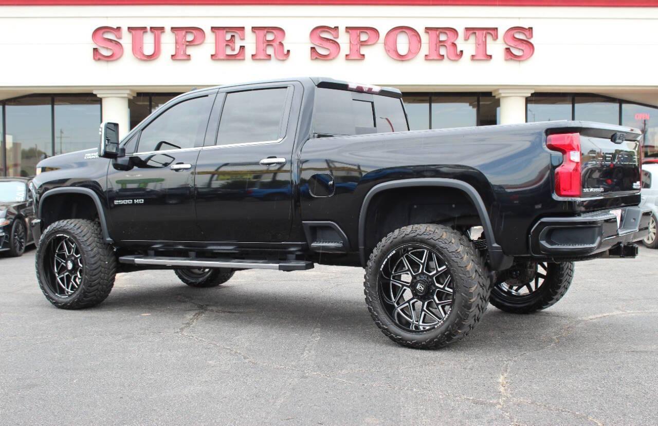 2020 Black Chevrolet Silverado 2500HD High Country Crew Cab Long Box 4WD (1GC4YREY4LF) with an 6.6L V8 OHV 16V DIESEL engine, 6A transmission, located at 4301 NW 39th , Oklahoma City, OK, 73112, (405) 949-5600, 35.512135, -97.598671 - NO DRIVERS LICENCE -NO FULL COVERAGE INSURANCE - NO CREDIT CHECK. COME ON OVER TO SUPERSPORTS, TAKE A LOOK AND TEST DRIVE. PLEASE GIVE US A CALL AT (405) 949-5600. NO LICENCIA DE CONDUCIR - NO SEGURO DE COBERTURA TOTAL - NO VERIFICACION DE CREDITO. VISITENOS EN SUPERSPORTS, MIRE - Photo#4