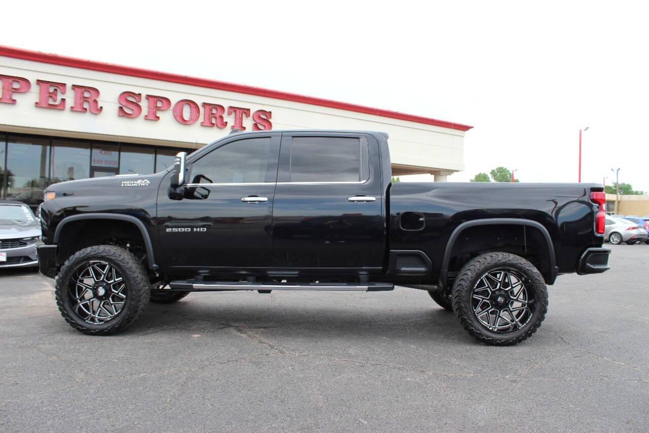 2020 Black Chevrolet Silverado 2500HD High Country Crew Cab Long Box 4WD (1GC4YREY4LF) with an 6.6L V8 OHV 16V DIESEL engine, 6A transmission, located at 4301 NW 39th , Oklahoma City, OK, 73112, (405) 949-5600, 35.512135, -97.598671 - NO DRIVERS LICENCE -NO FULL COVERAGE INSURANCE - NO CREDIT CHECK. COME ON OVER TO SUPERSPORTS, TAKE A LOOK AND TEST DRIVE. PLEASE GIVE US A CALL AT (405) 949-5600. NO LICENCIA DE CONDUCIR - NO SEGURO DE COBERTURA TOTAL - NO VERIFICACION DE CREDITO. VISITENOS EN SUPERSPORTS, MIRE - Photo#5