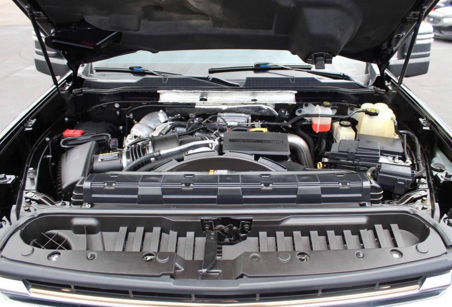 2020 Black Chevrolet Silverado 2500HD High Country Crew Cab Long Box 4WD (1GC4YREY4LF) with an 6.6L V8 OHV 16V DIESEL engine, 6A transmission, located at 4301 NW 39th , Oklahoma City, OK, 73112, (405) 949-5600, 35.512135, -97.598671 - NO DRIVERS LICENCE -NO FULL COVERAGE INSURANCE - NO CREDIT CHECK. COME ON OVER TO SUPERSPORTS, TAKE A LOOK AND TEST DRIVE. PLEASE GIVE US A CALL AT (405) 949-5600. NO LICENCIA DE CONDUCIR - NO SEGURO DE COBERTURA TOTAL - NO VERIFICACION DE CREDITO. VISITENOS EN SUPERSPORTS, MIRE - Photo#8