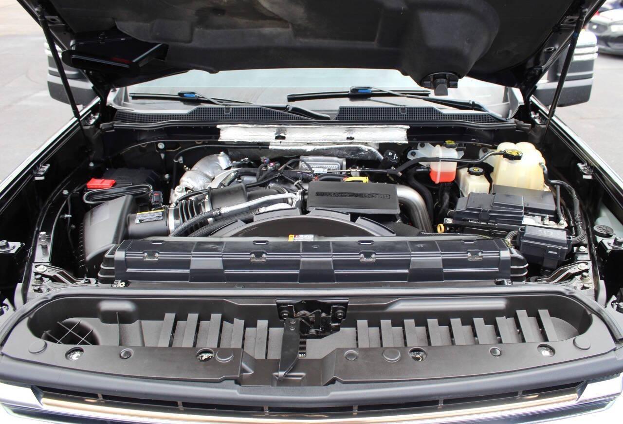 2020 Black Chevrolet Silverado 2500HD High Country Crew Cab Long Box 4WD (1GC4YREY4LF) with an 6.6L V8 OHV 16V DIESEL engine, 6A transmission, located at 4301 NW 39th , Oklahoma City, OK, 73112, (405) 949-5600, 35.512135, -97.598671 - NO DRIVERS LICENCE -NO FULL COVERAGE INSURANCE - NO CREDIT CHECK. COME ON OVER TO SUPERSPORTS, TAKE A LOOK AND TEST DRIVE. PLEASE GIVE US A CALL AT (405) 949-5600. NO LICENCIA DE CONDUCIR - NO SEGURO DE COBERTURA TOTAL - NO VERIFICACION DE CREDITO. VISITENOS EN SUPERSPORTS, MIRE - Photo#7