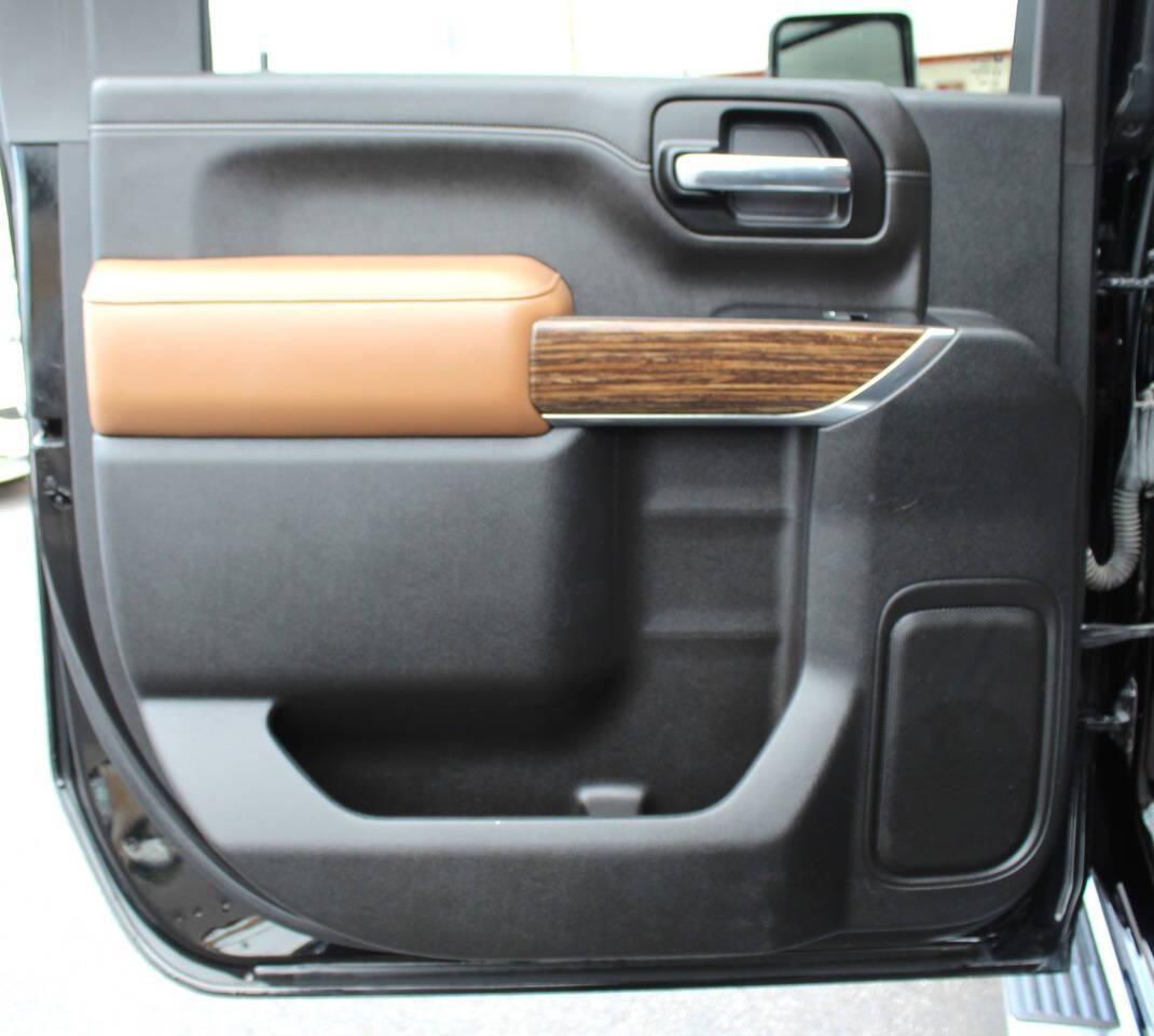 2020 Black Chevrolet Silverado 2500HD High Country Crew Cab Long Box 4WD (1GC4YREY4LF) with an 6.6L V8 OHV 16V DIESEL engine, 6A transmission, located at 4301 NW 39th , Oklahoma City, OK, 73112, (405) 949-5600, 35.512135, -97.598671 - NO DRIVERS LICENCE -NO FULL COVERAGE INSURANCE - NO CREDIT CHECK. COME ON OVER TO SUPERSPORTS, TAKE A LOOK AND TEST DRIVE. PLEASE GIVE US A CALL AT (405) 949-5600. NO LICENCIA DE CONDUCIR - NO SEGURO DE COBERTURA TOTAL - NO VERIFICACION DE CREDITO. VISITENOS EN SUPERSPORTS, MIRE - Photo#14