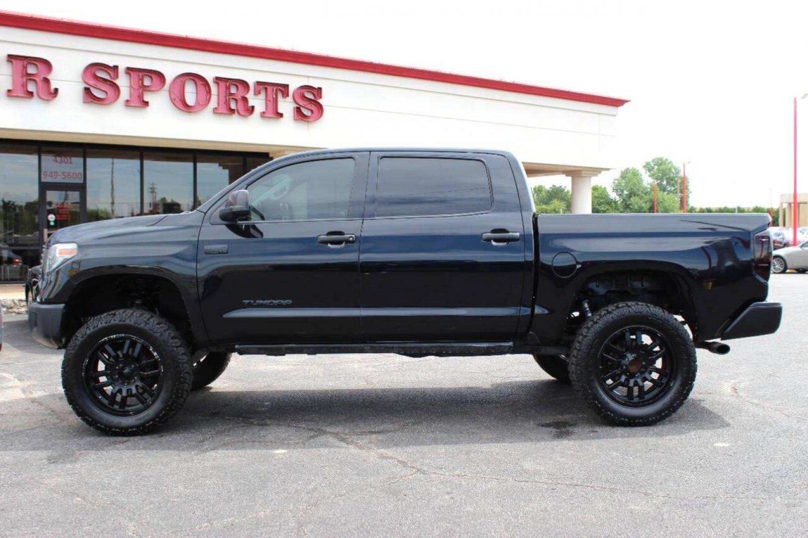 2018 Black Toyota Tundra SR5 5.7L V8 CrewMax 4WD (5TFDY5F11JX) with an 5.7L V8 DOHC 32V engine, 6A transmission, located at 4301 NW 39th , Oklahoma City, OK, 73112, (405) 949-5600, 35.512135, -97.598671 - NO DRIVERS LICENCE -NO FULL COVERAGE INSURANCE - NO CREDIT CHECK. COME ON OVER TO SUPERSPORTS, TAKE A LOOK AND TEST DRIVE. PLEASE GIVE US A CALL AT (405) 949-5600. NO LICENCIA DE CONDUCIR - NO SEGURO DE COBERTURA TOTAL - NO VERIFICACION DE CREDITO. VISITENOS EN SUPERSPORTS, MIRE - Photo#6