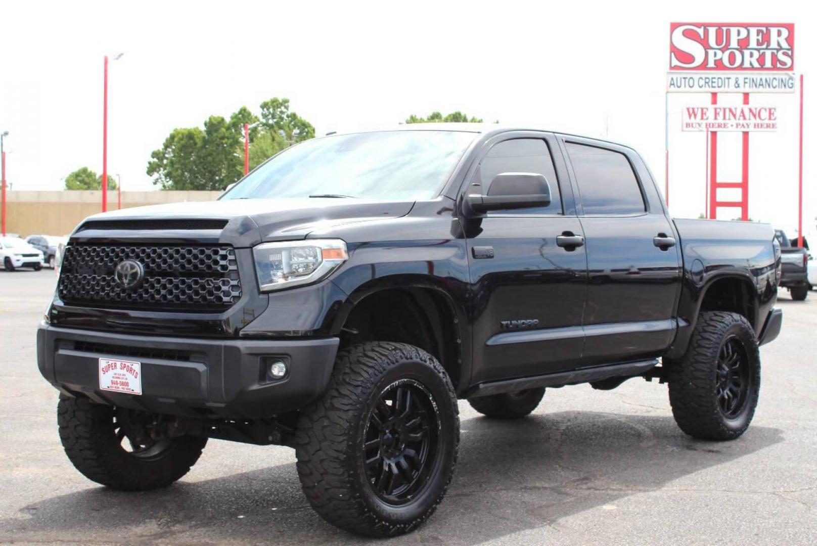 2018 Black Toyota Tundra SR5 5.7L V8 CrewMax 4WD (5TFDY5F11JX) with an 5.7L V8 DOHC 32V engine, 6A transmission, located at 4301 NW 39th , Oklahoma City, OK, 73112, (405) 949-5600, 35.512135, -97.598671 - NO DRIVERS LICENCE -NO FULL COVERAGE INSURANCE - NO CREDIT CHECK. COME ON OVER TO SUPERSPORTS, TAKE A LOOK AND TEST DRIVE. PLEASE GIVE US A CALL AT (405) 949-5600. NO LICENCIA DE CONDUCIR - NO SEGURO DE COBERTURA TOTAL - NO VERIFICACION DE CREDITO. VISITENOS EN SUPERSPORTS, MIRE - Photo#7
