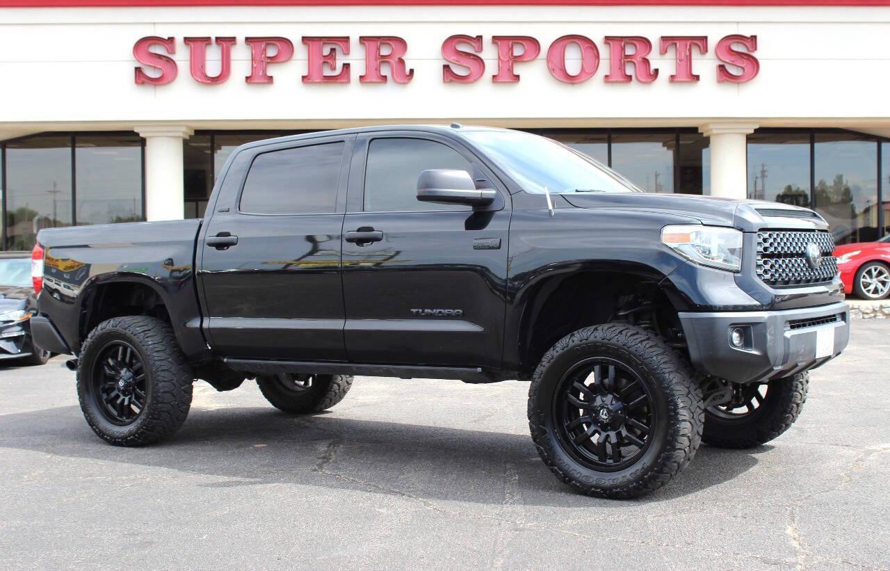 2018 Black Toyota Tundra SR5 5.7L V8 CrewMax 4WD (5TFDY5F11JX) with an 5.7L V8 DOHC 32V engine, 6A transmission, located at 4301 NW 39th , Oklahoma City, OK, 73112, (405) 949-5600, 35.512135, -97.598671 - NO DRIVERS LICENCE -NO FULL COVERAGE INSURANCE - NO CREDIT CHECK. COME ON OVER TO SUPERSPORTS, TAKE A LOOK AND TEST DRIVE. PLEASE GIVE US A CALL AT (405) 949-5600. NO LICENCIA DE CONDUCIR - NO SEGURO DE COBERTURA TOTAL - NO VERIFICACION DE CREDITO. VISITENOS EN SUPERSPORTS, MIRE - Photo#0